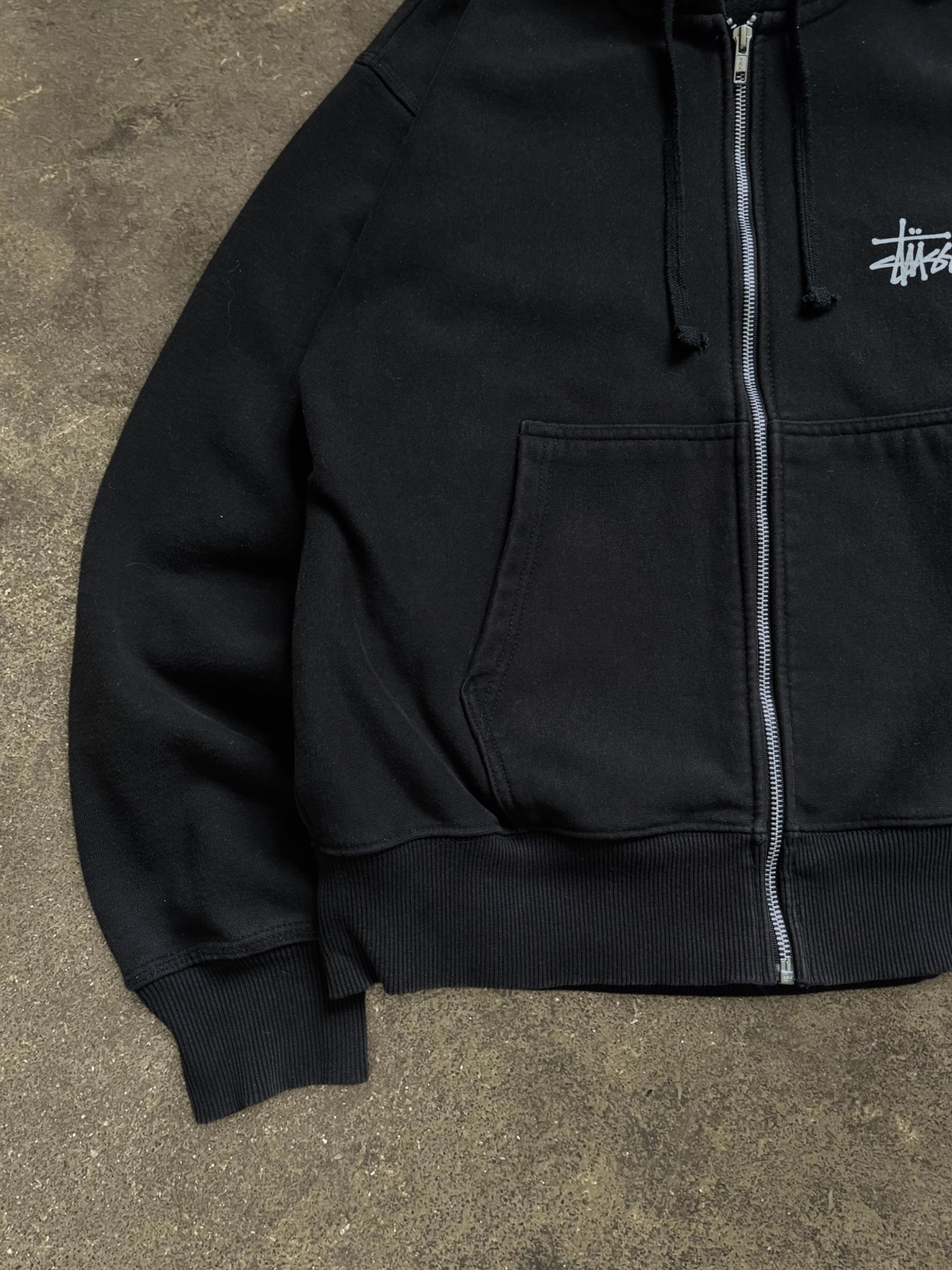 STÜSSY BASIC LOGO ZIP-UP HOODIE