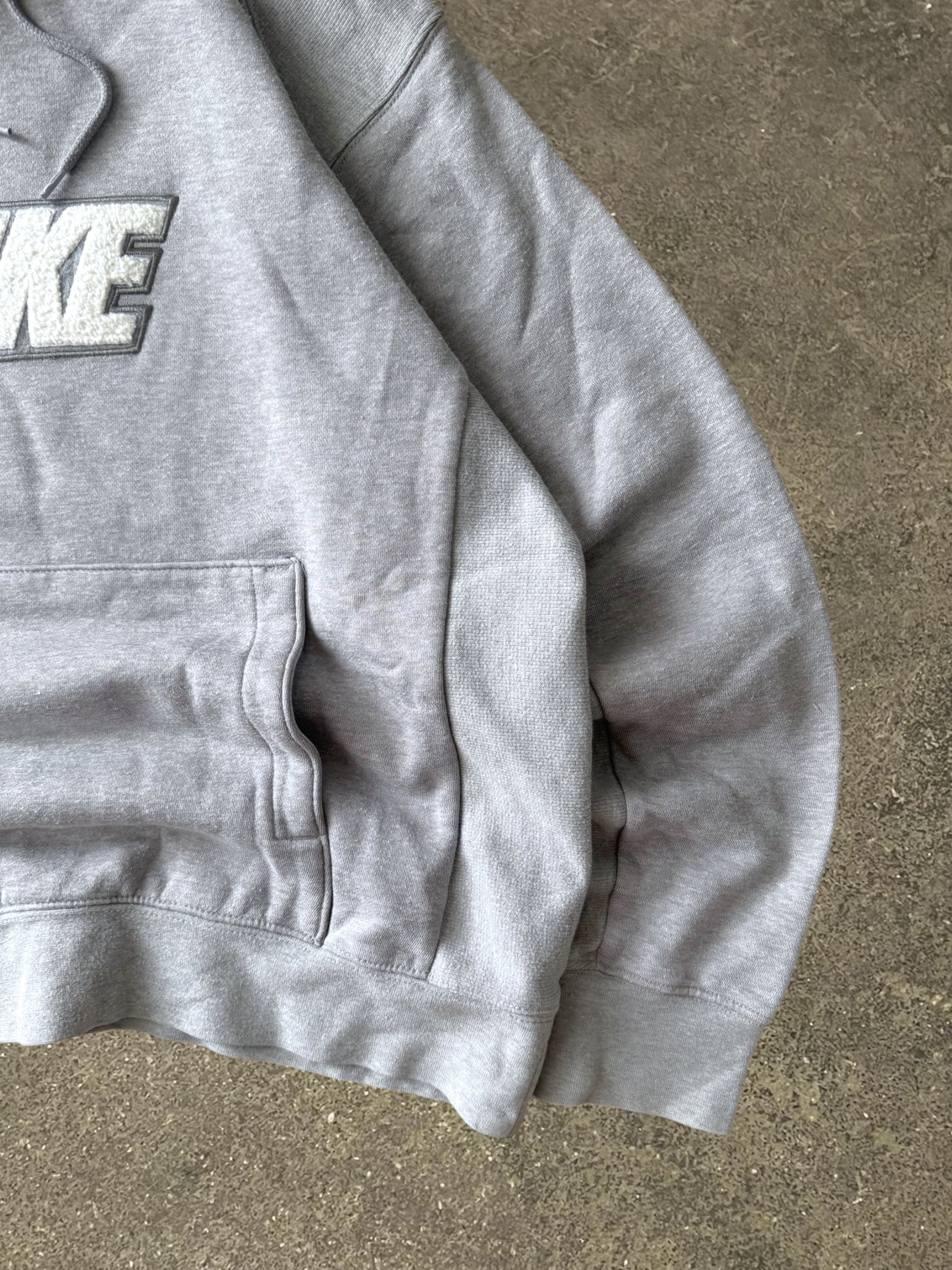 VINTAGE 00S NIKE SPELLOUT HOODIE