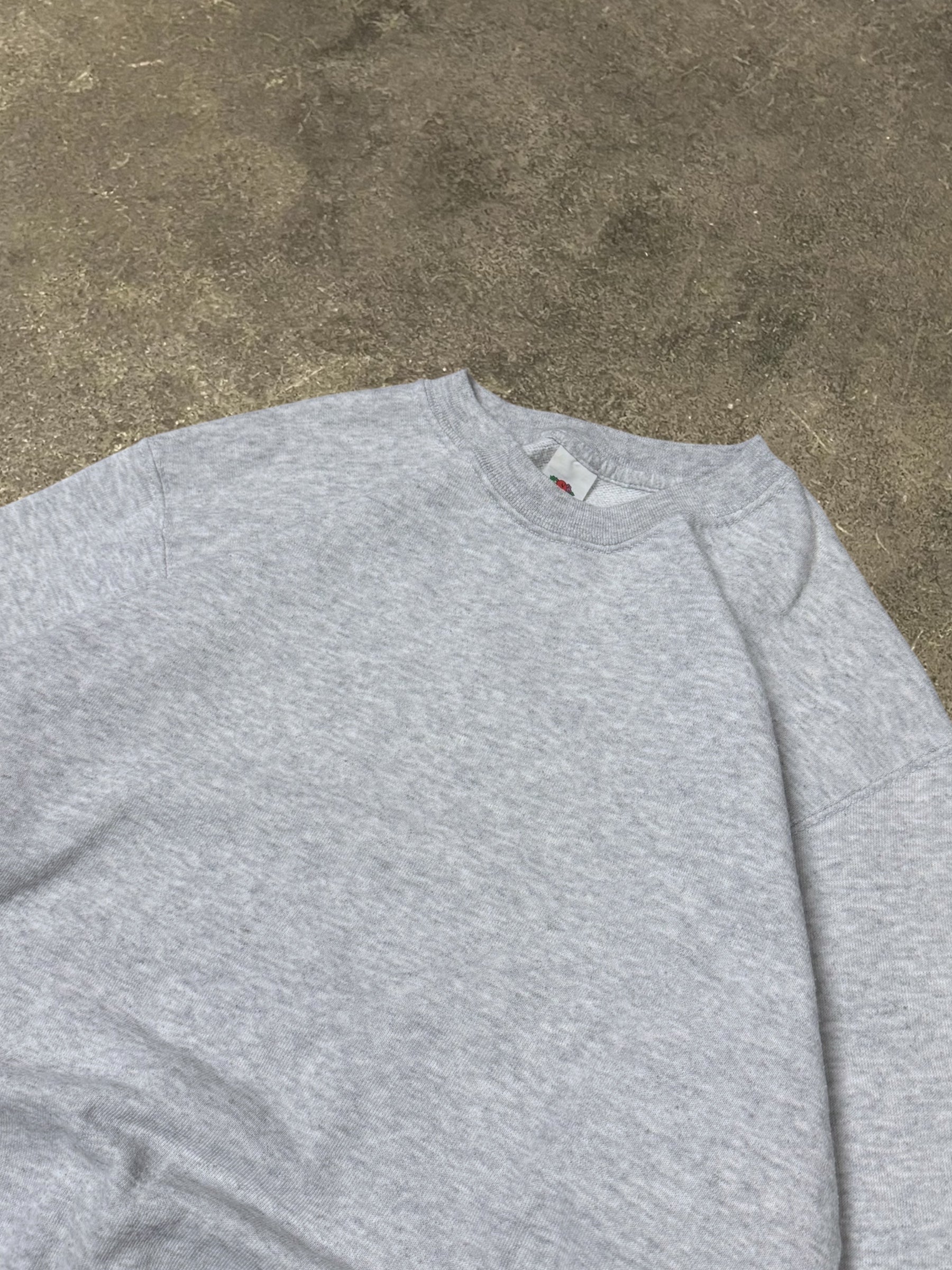 FRUIT OF THE LOOM GREY SWEATSHIRT
