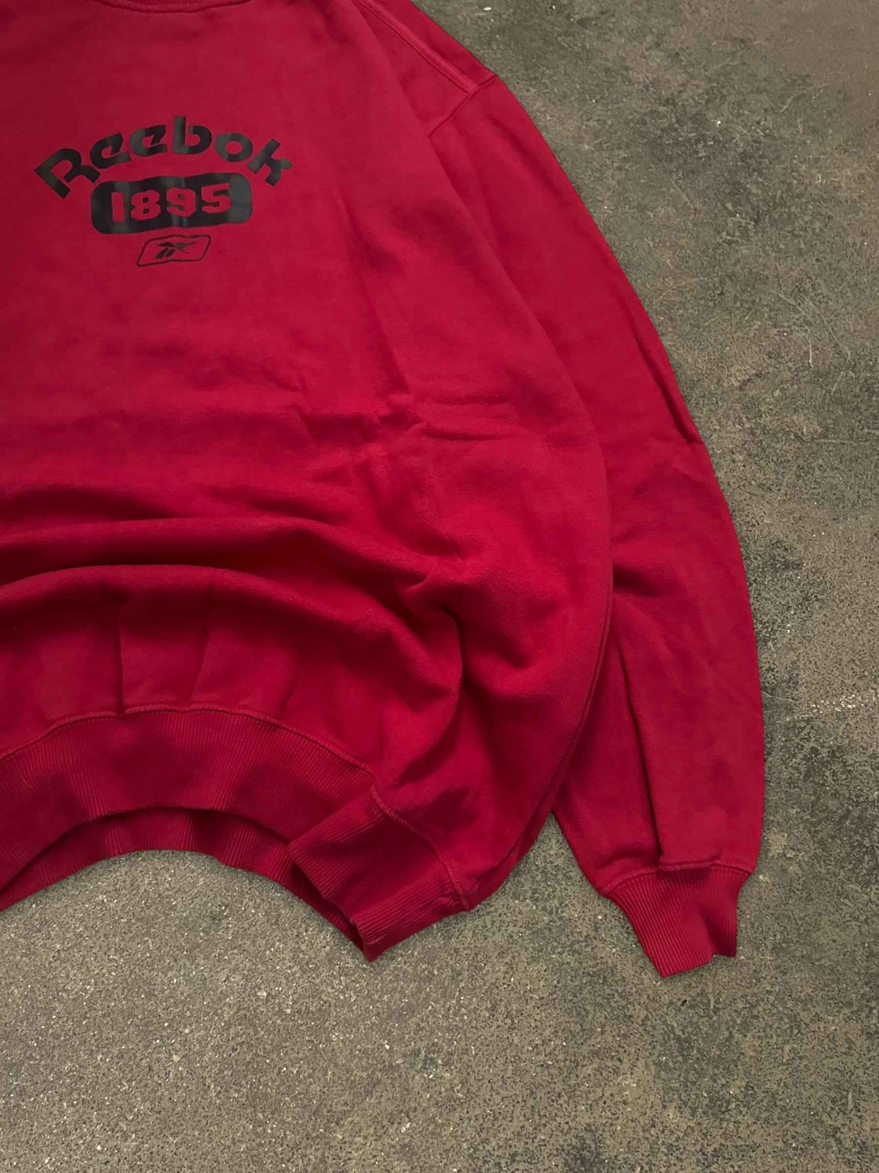 VINTAGE 90S REEBOK SWEATSHIRT