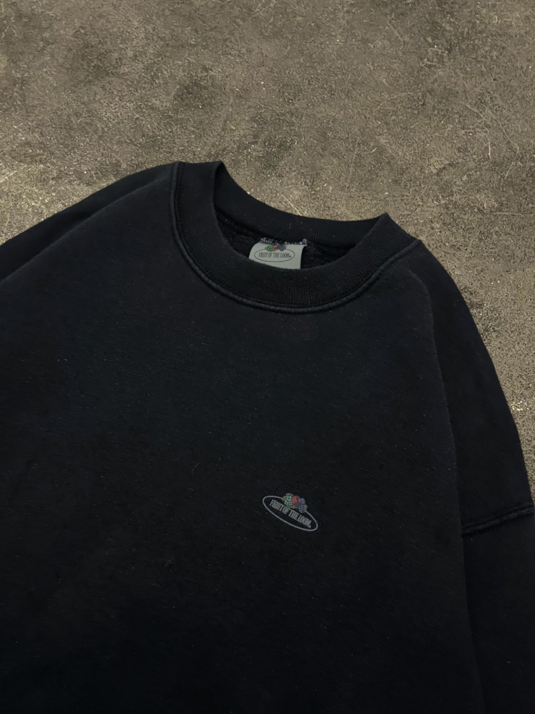 FRUIT OF THE LOOM BLACK SWEATSHIRT