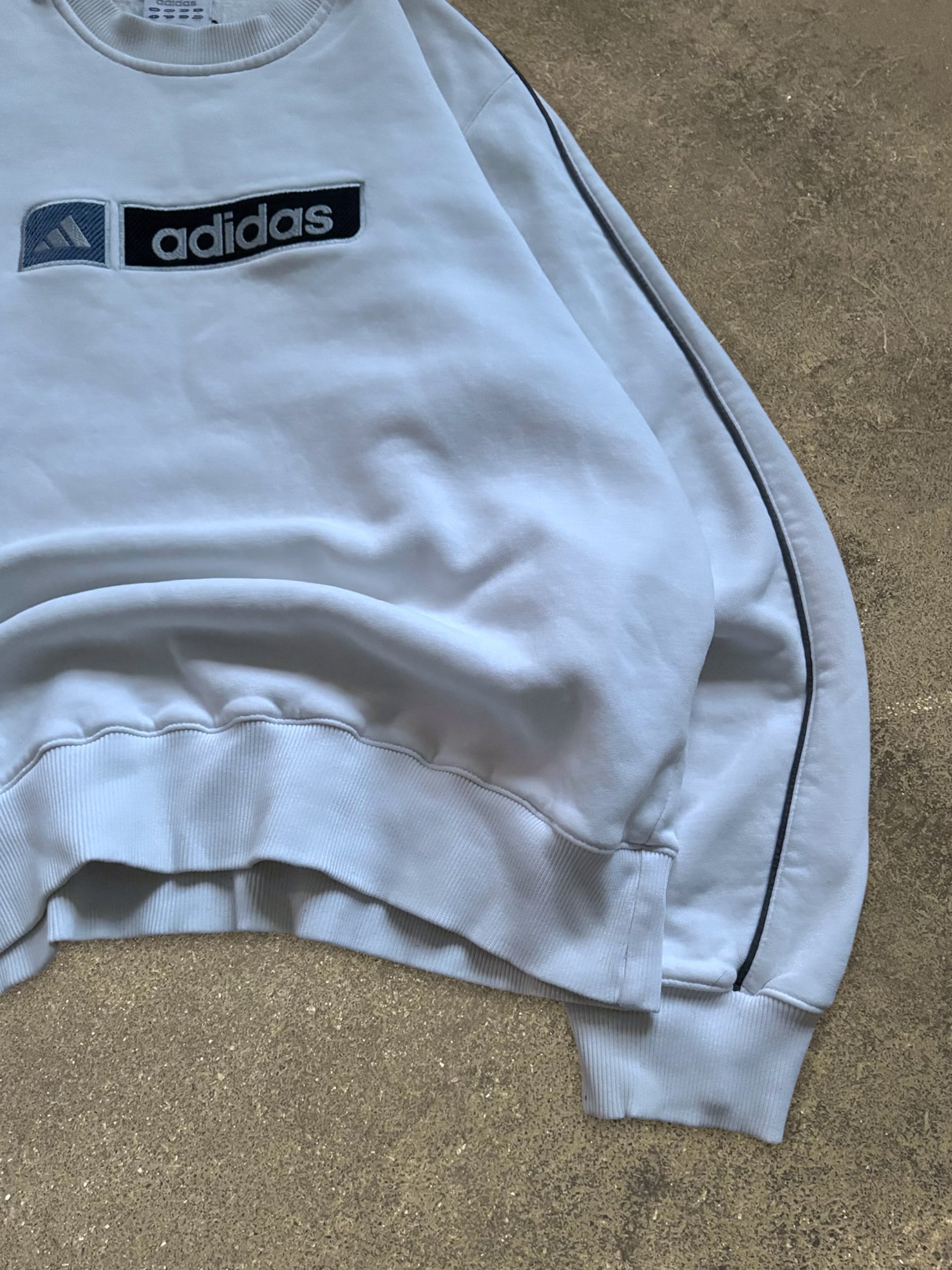VINTAGE 00S ADIDAS SWEATSHIRT