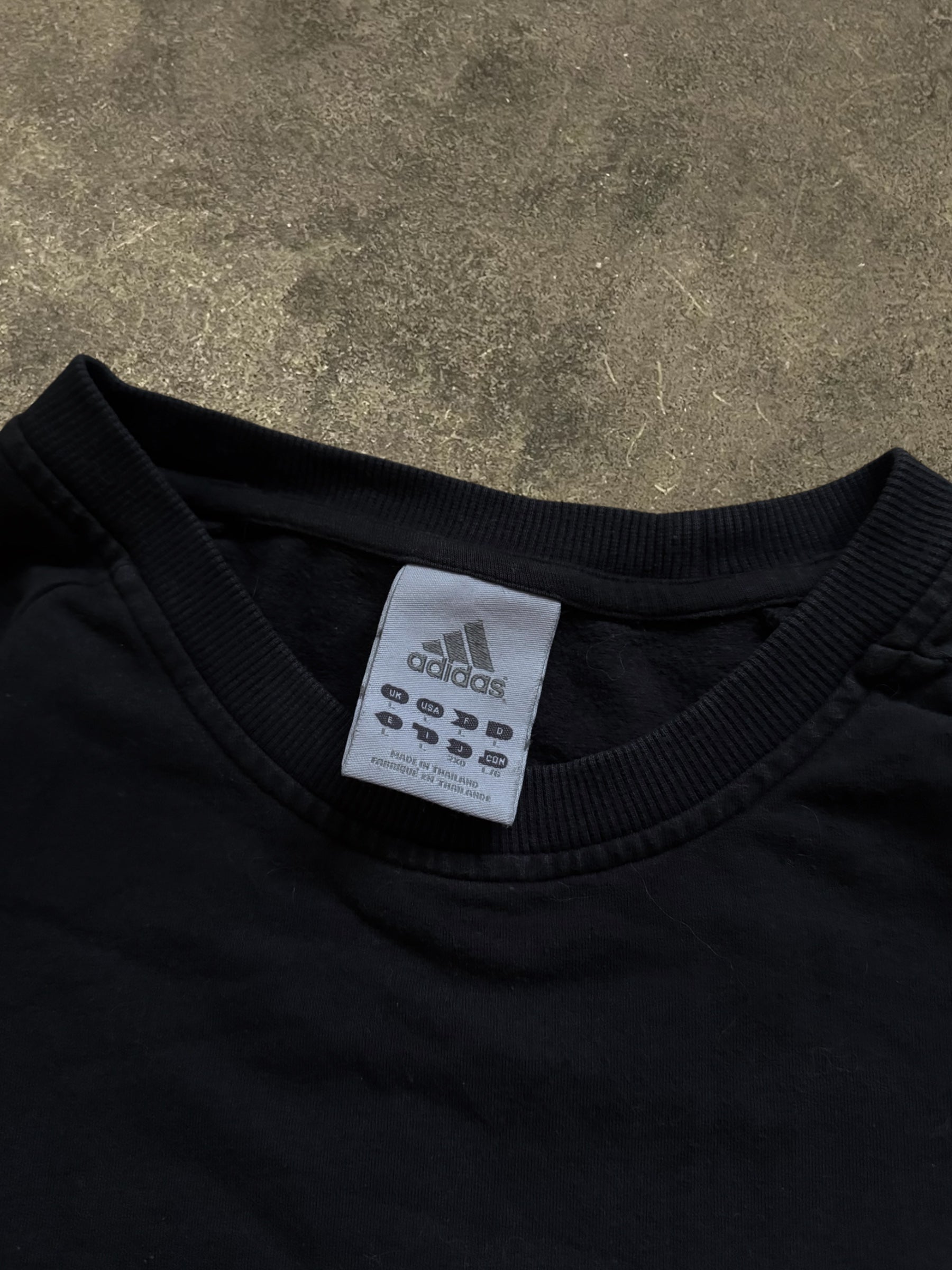 VINTAGE 00S BLACK ADIDAS SWEATSHIRT