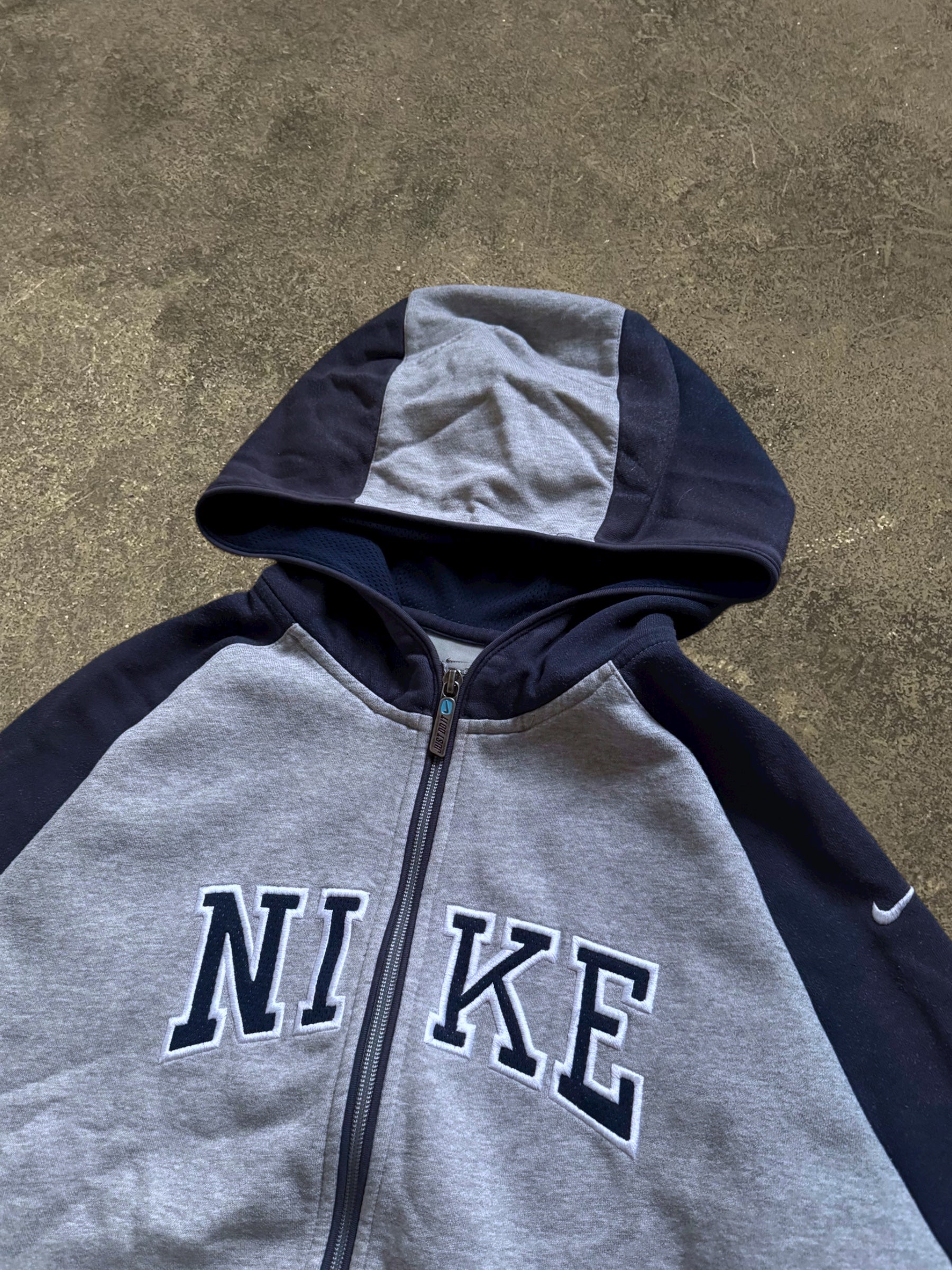VINTAGE 00S NIKE SPELLOUT LOGO HOODIE