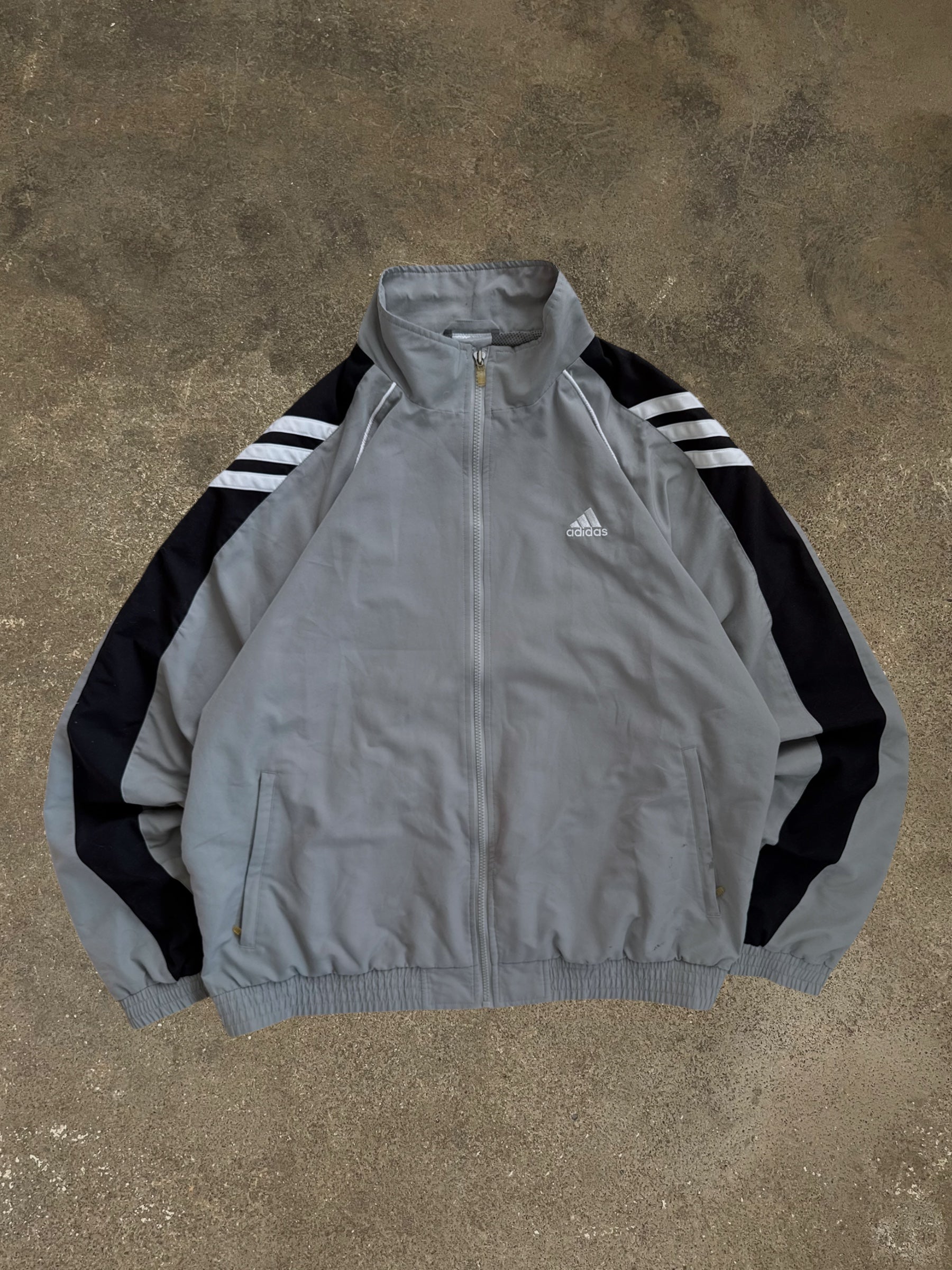 VINTAGE 00S GREY ADIDAS WINDBREAKER
