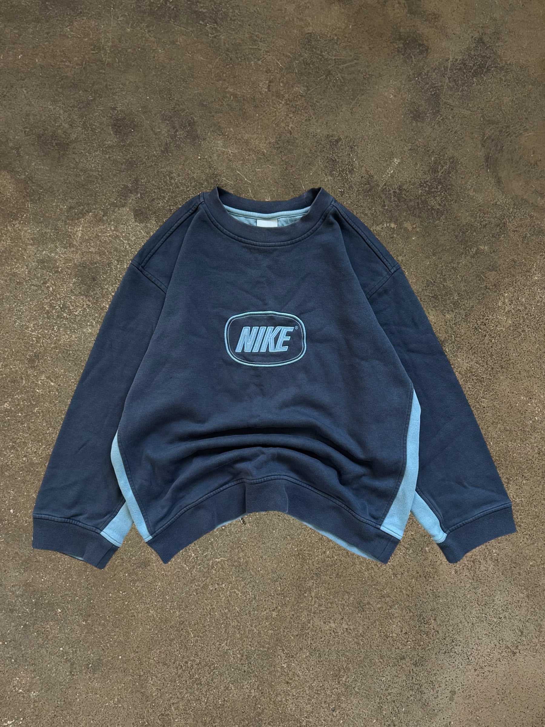 VINTAGE 00S NIKE SWEATSHIRT