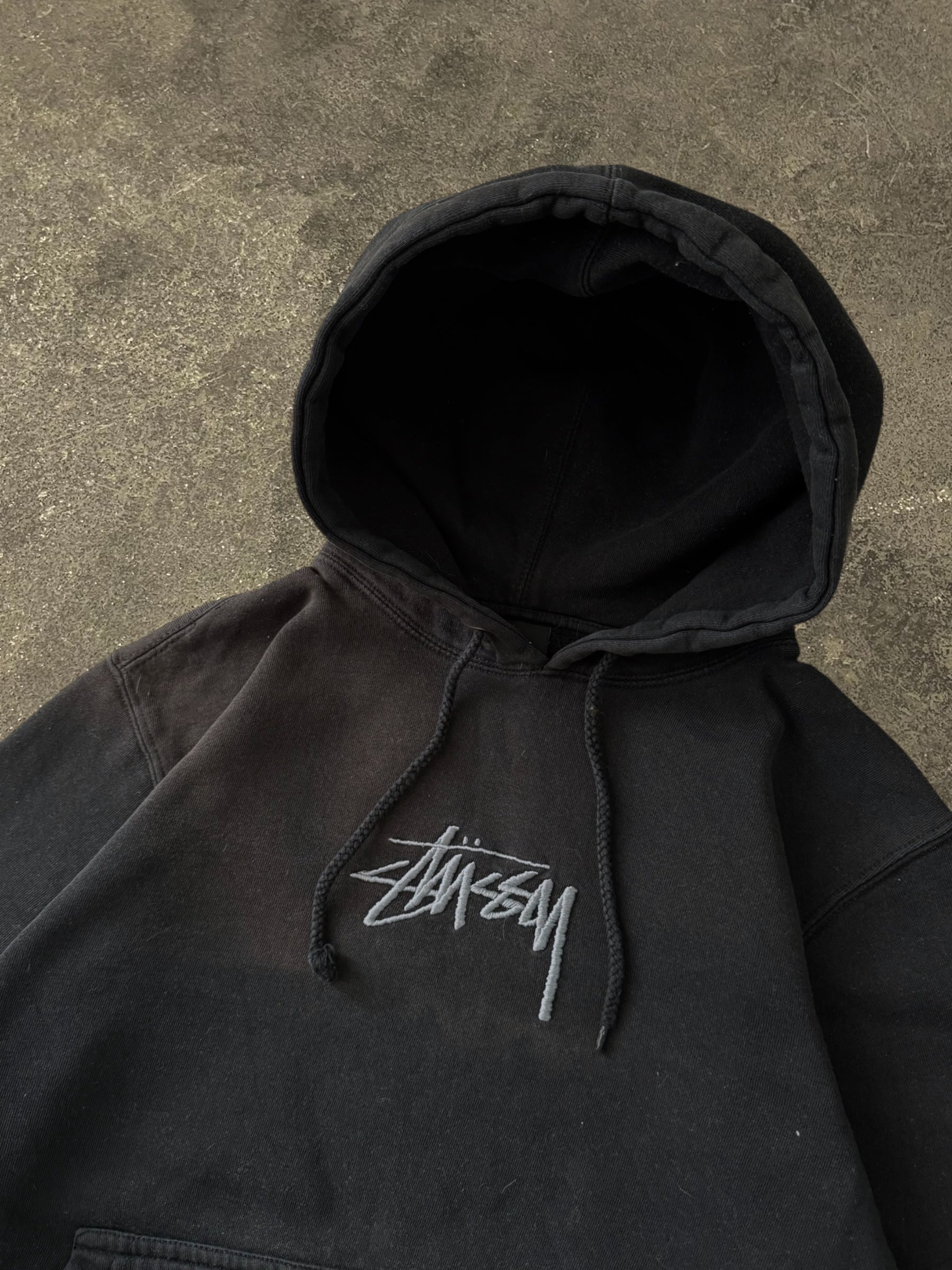 STÜSSY BLACK APPLIQUE LOGO HOODIE