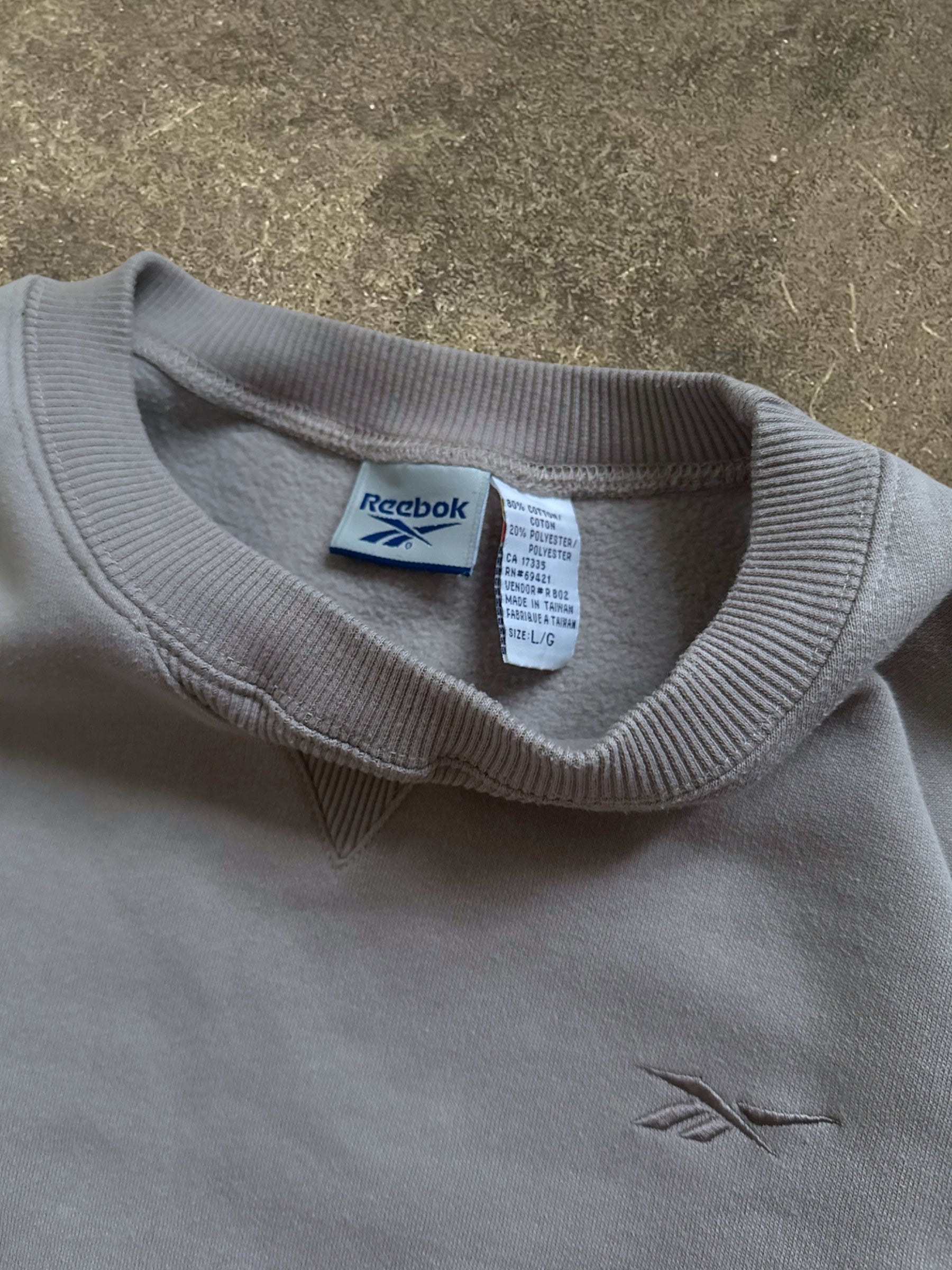 VINTAGE 90S REEBOK SWEATSHIRT