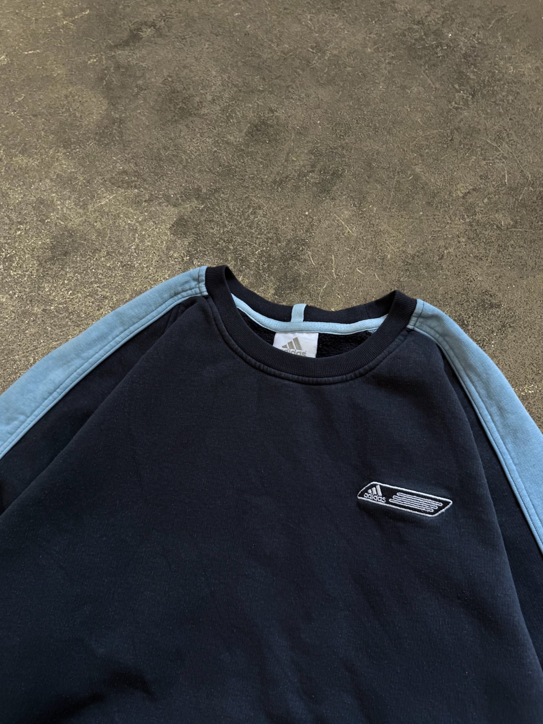 VINTAGE 00S ADIDAS SWEATSHIRT