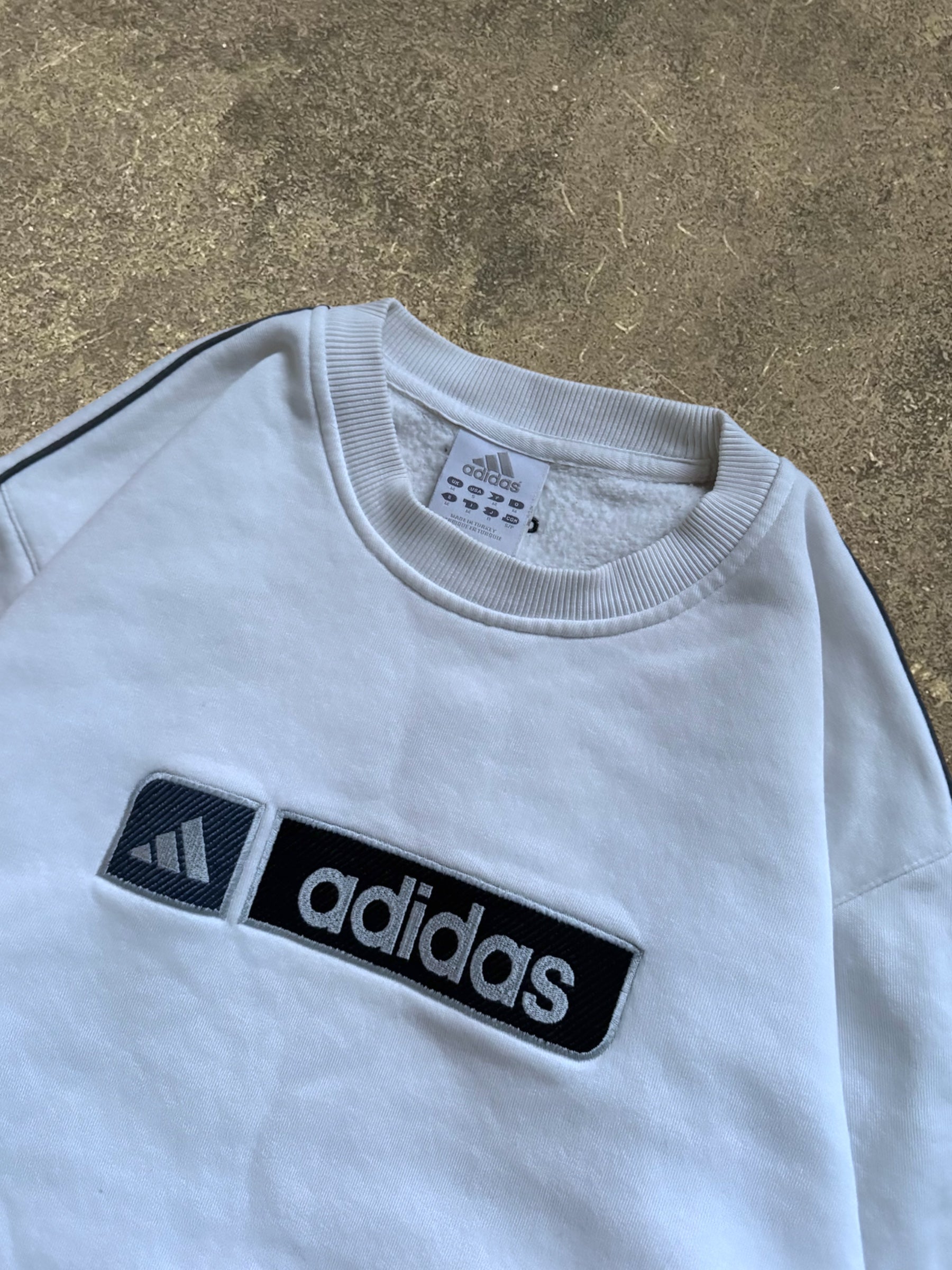 VINTAGE 00S ADIDAS SWEATSHIRT