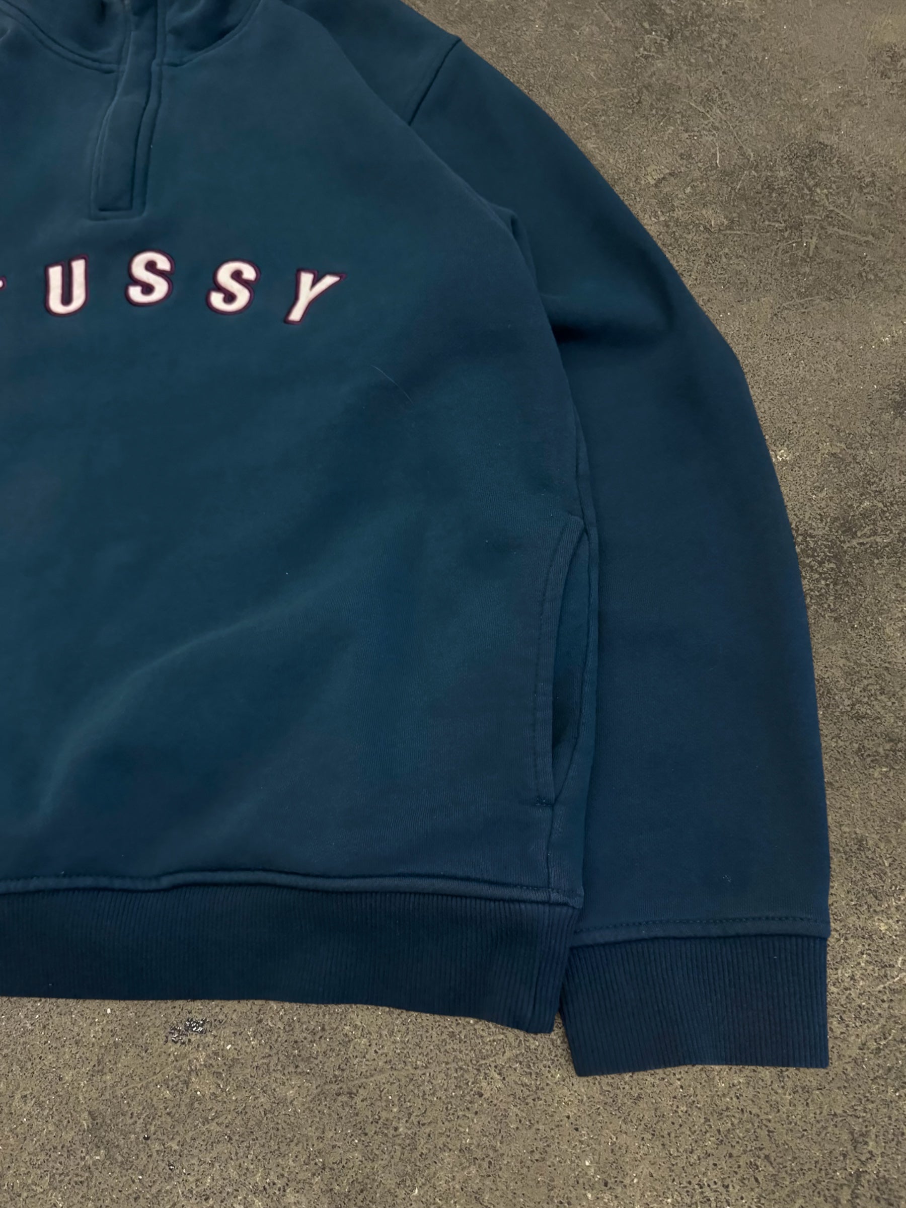 STÜSSY QUARTER ZIP SWEATSHIRT
