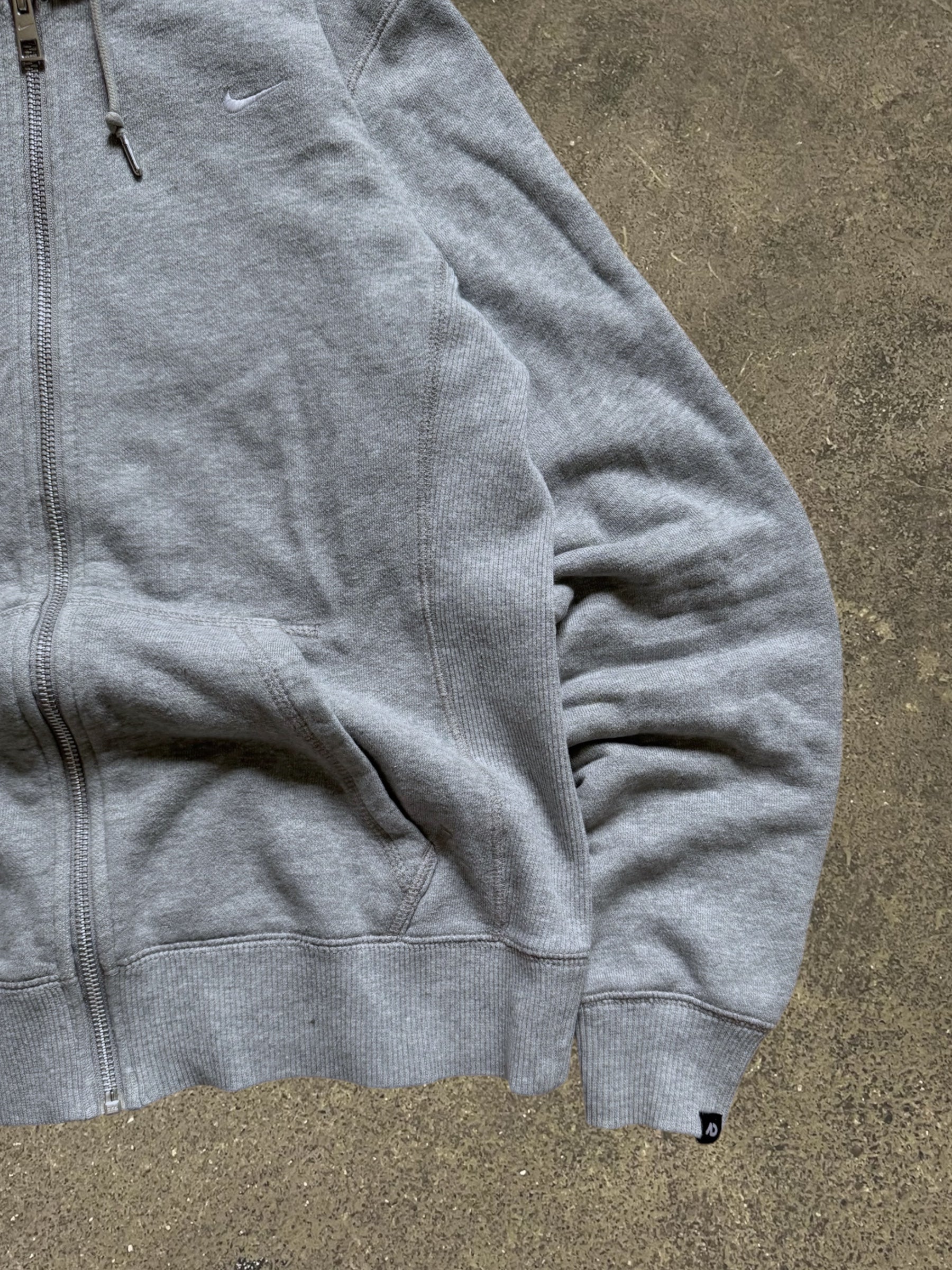 VINTAGE 00S NIKE ZIP-UP HOODIE
