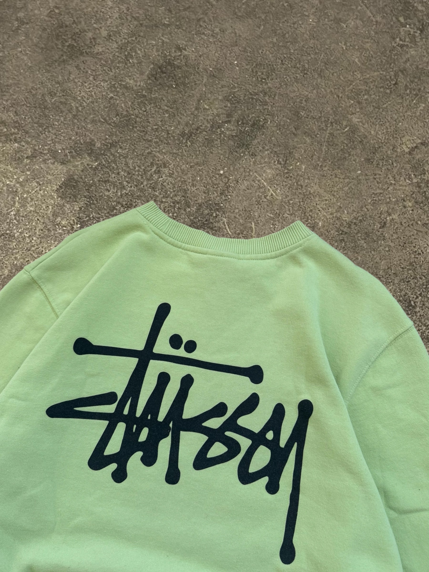 STÜSSY LIME GREEN BASIC LOGO SWEATSHIRT