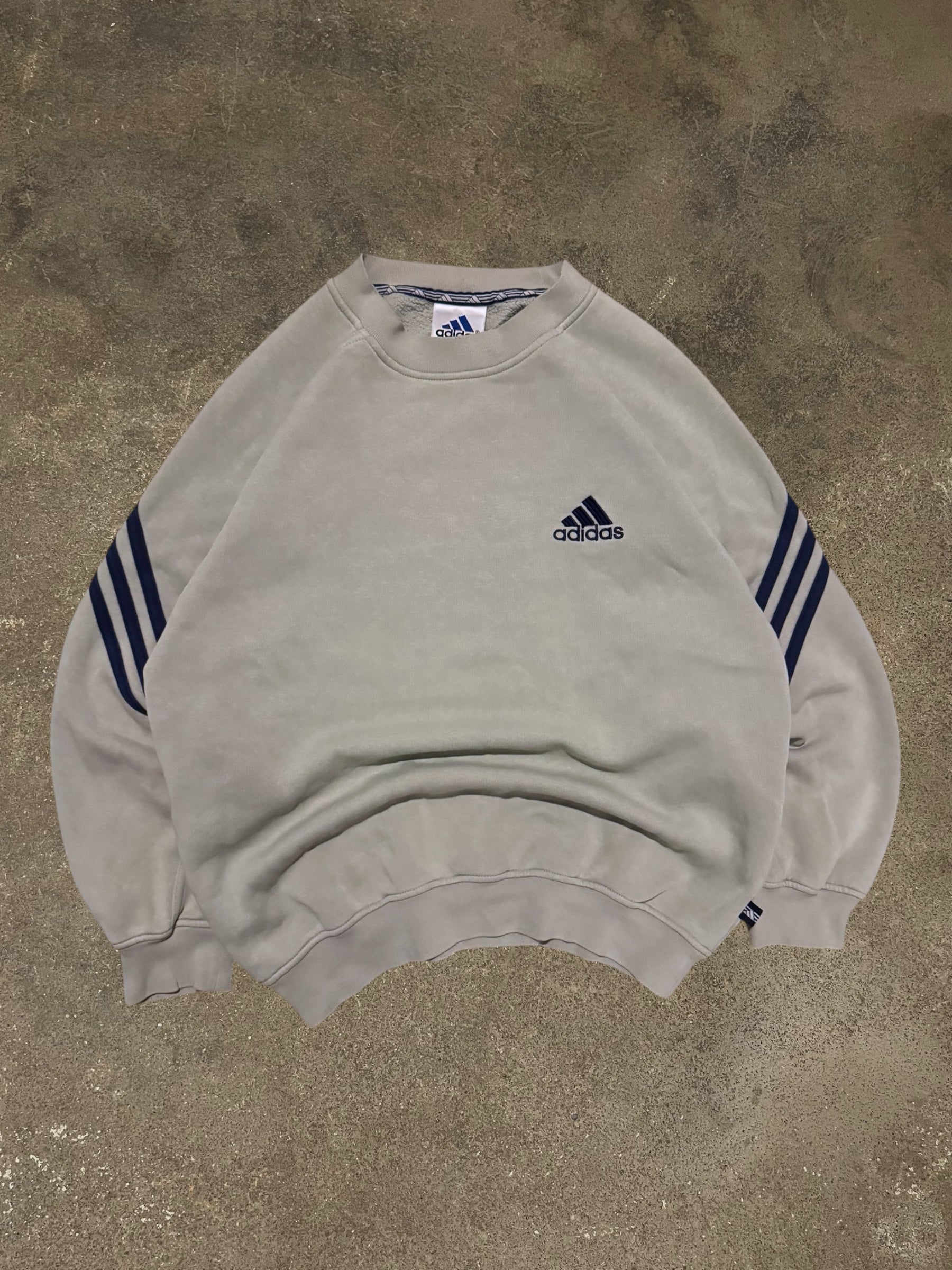 VINTAGE 90S ADIDAS LITTLE LOGO SWEATSHIRT