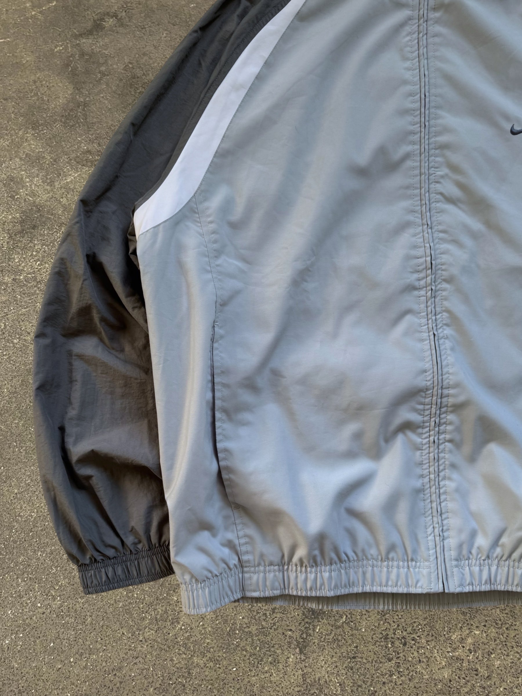 VINTAGE 00S NIKE JACKET