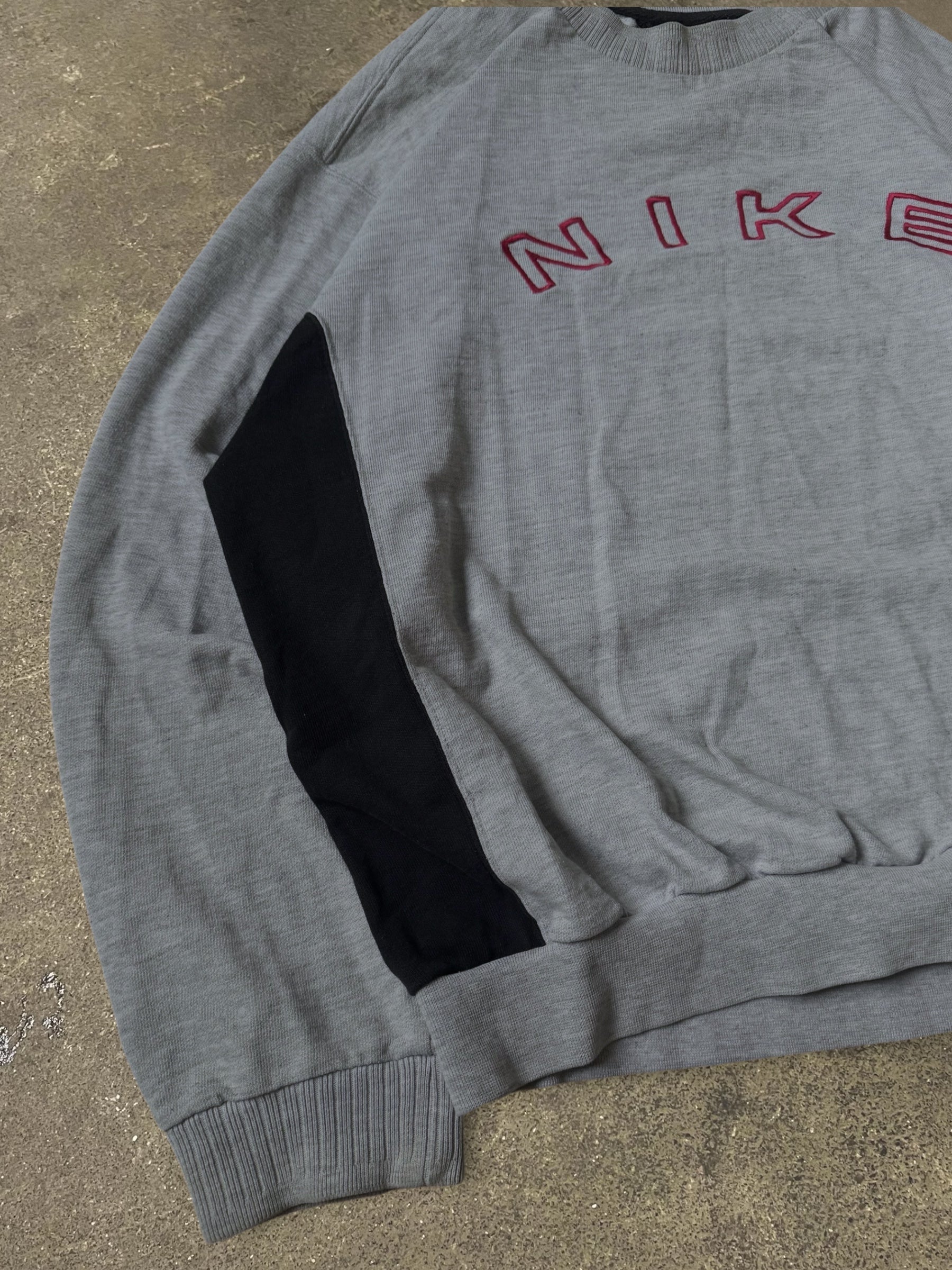 VINTAGE 90S NIKE SWEATSHIRT