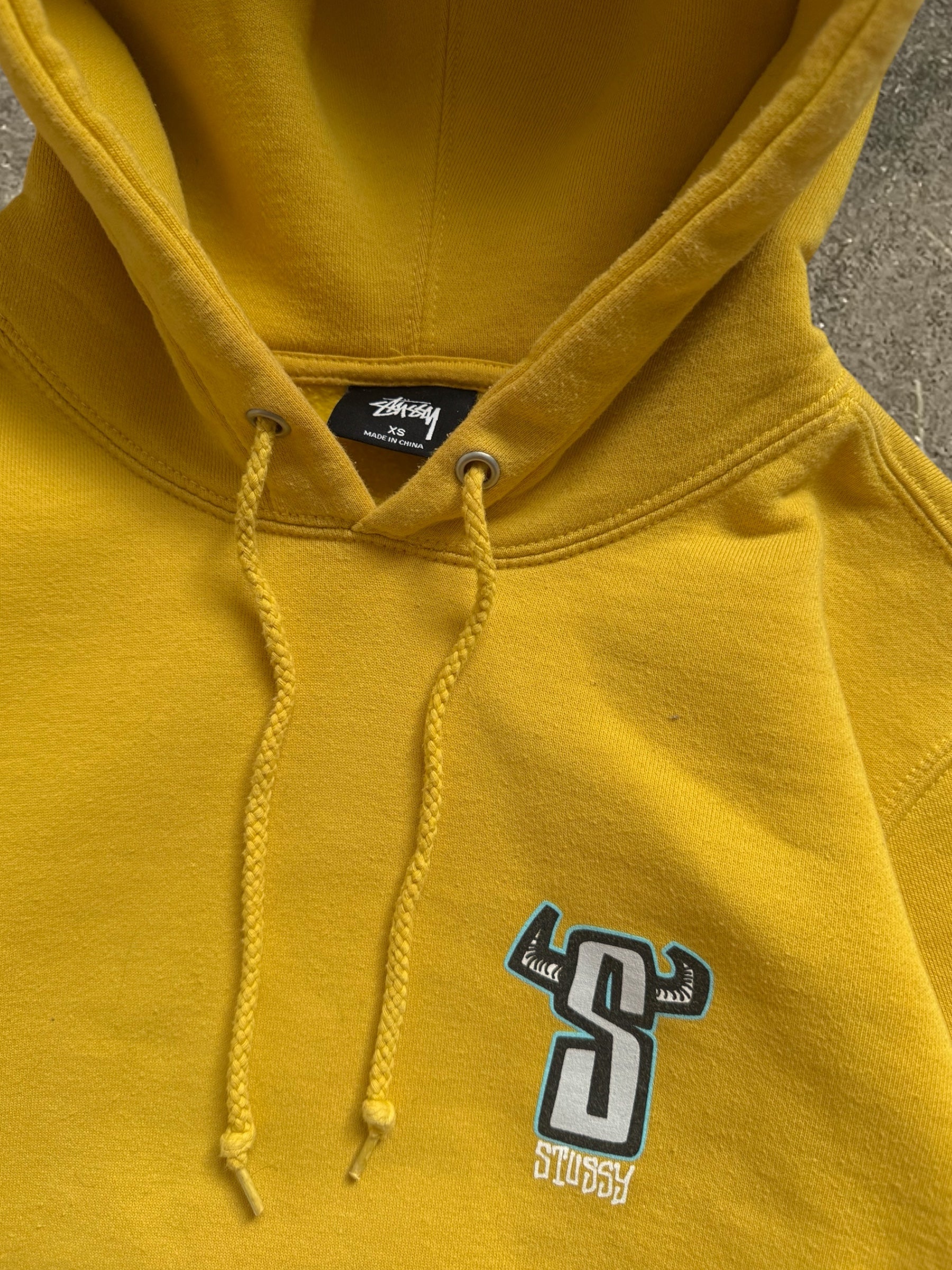 STÜSSY YELLOW S-HORNS HOODIE