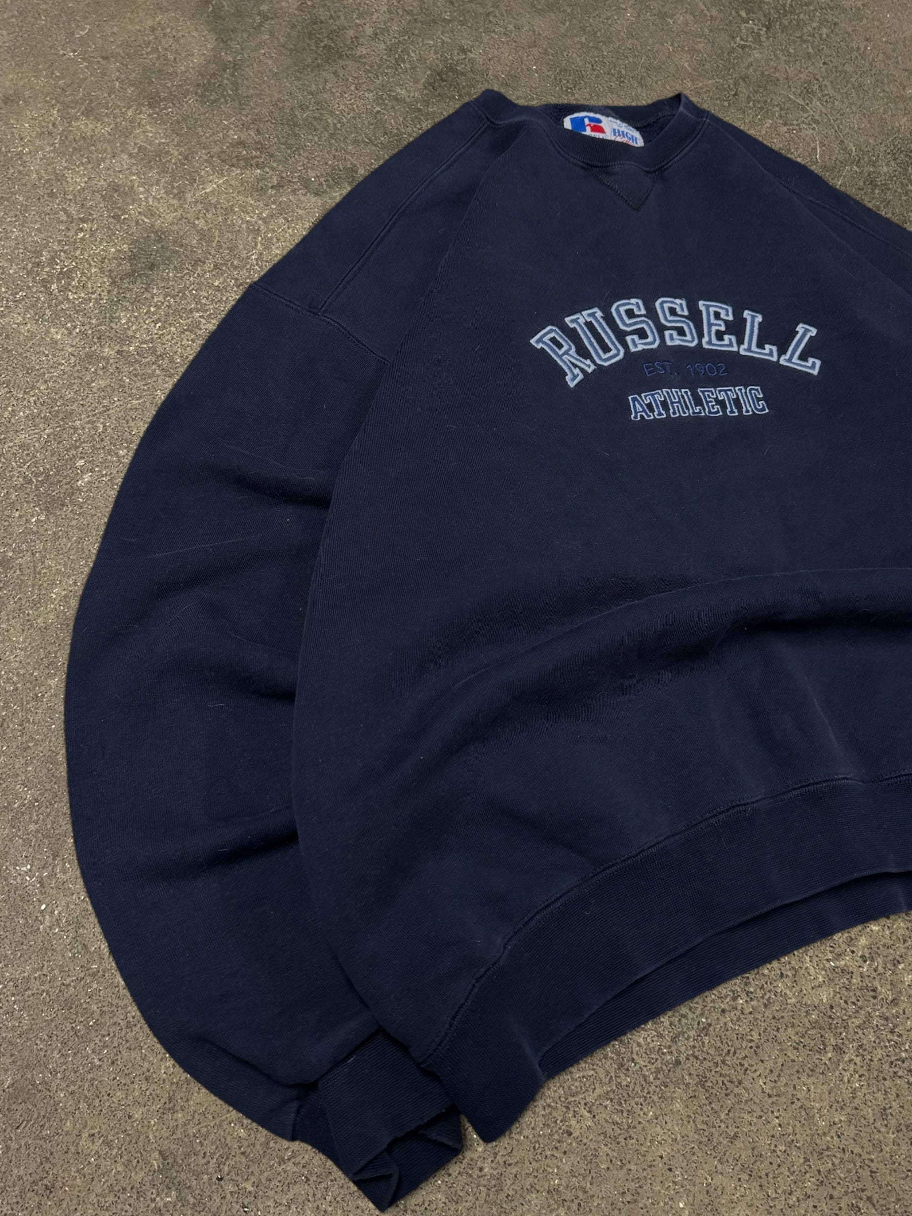 VINTAGE RUSSELL NAVY SWEATSHIRT