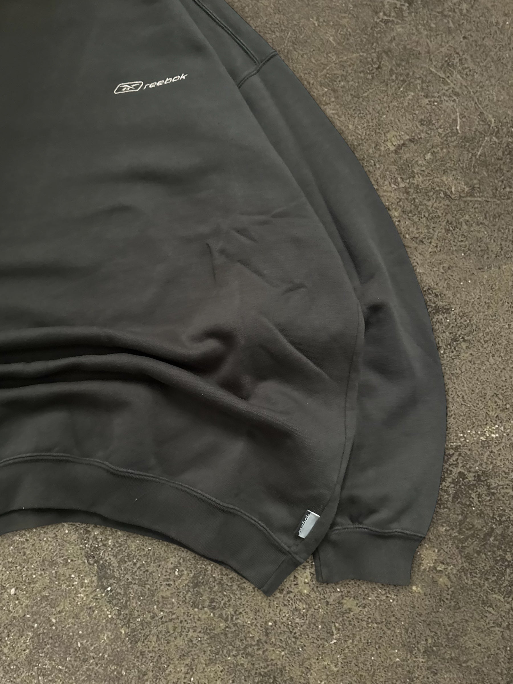 VINTAGE 90S REEBOK SWEATSHIRT