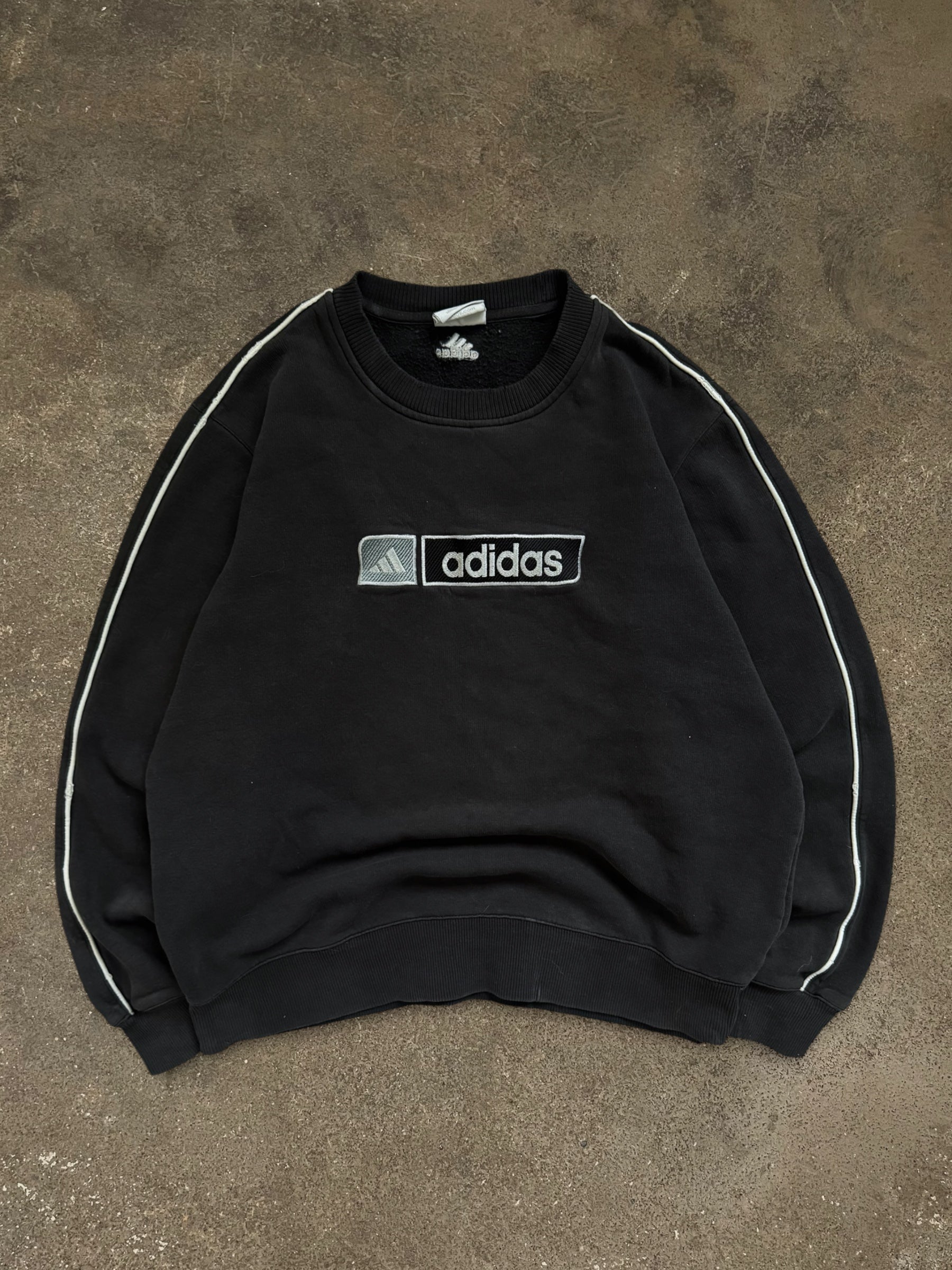 VINTAGE 00S ADIDAS SWEATSHIRT
