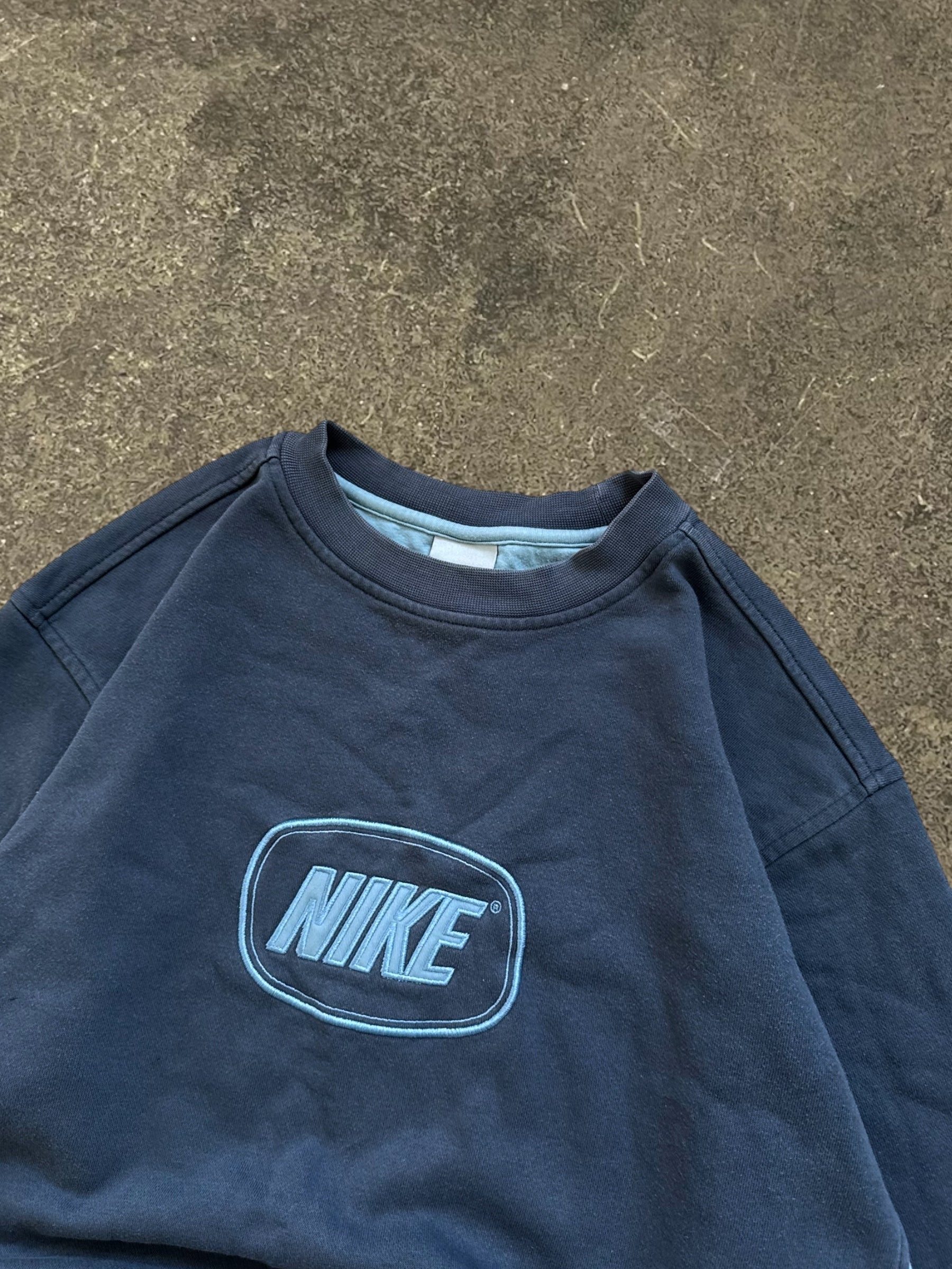 VINTAGE 00S NIKE NAVY SPELL OUT SWEATSHIRT