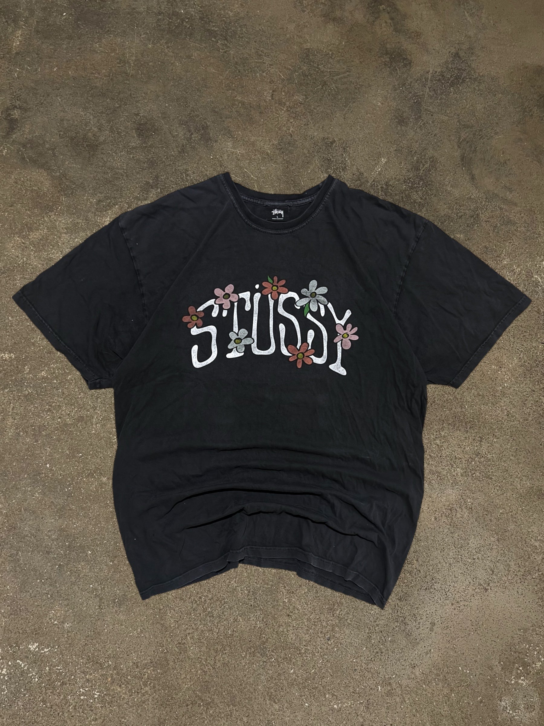 STÜSSY FLOWER COLLEGIATE T-SHIRT