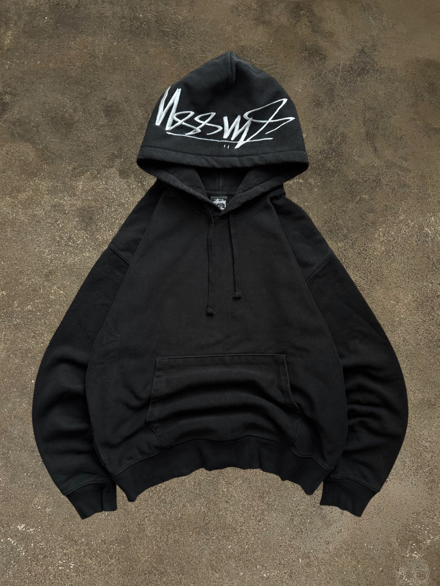 STÜSSY BLACK BACK HOOD APPLIQUE HOODIE