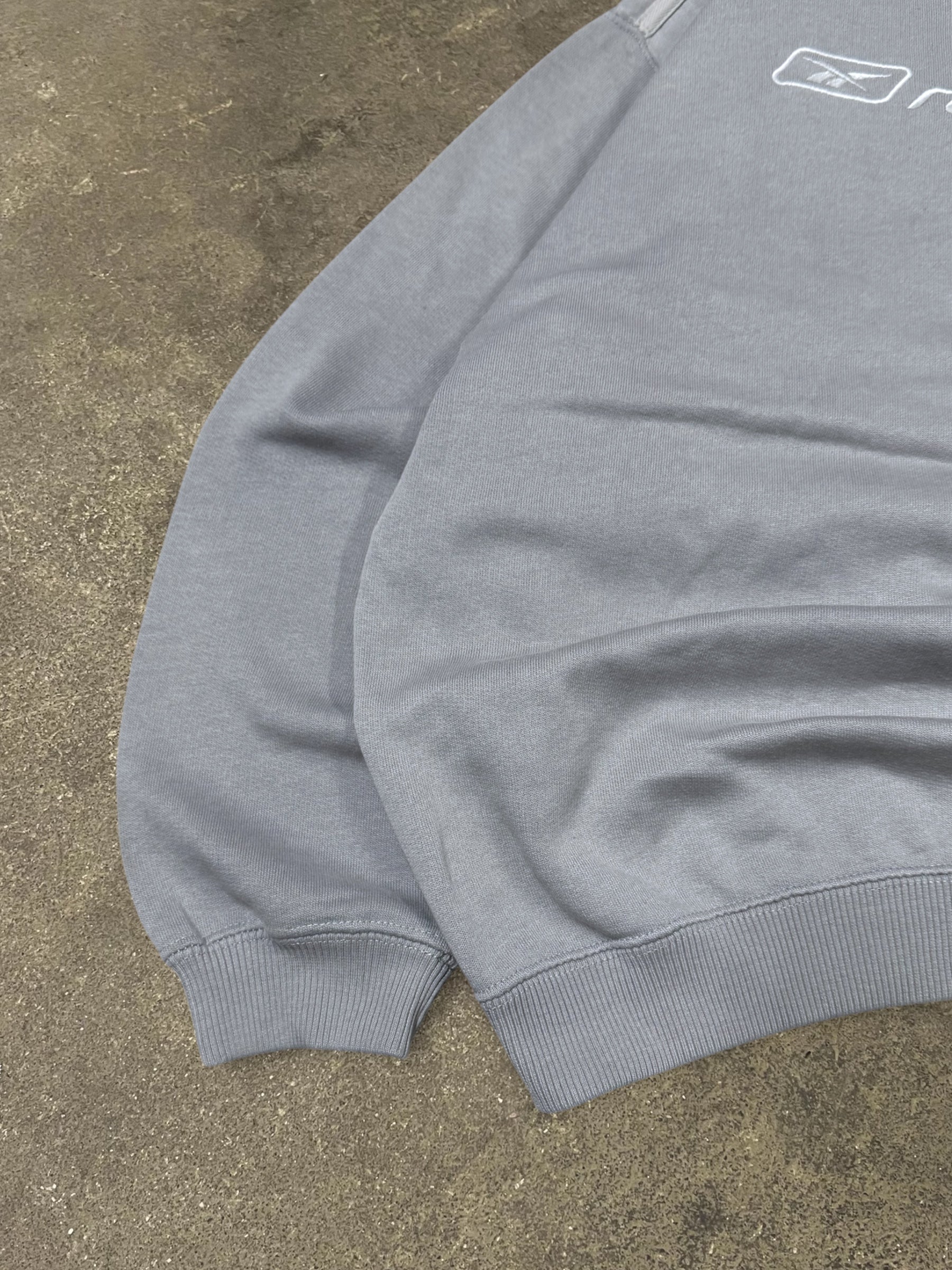 VINTAGE REEBOK SWEATSHIRT