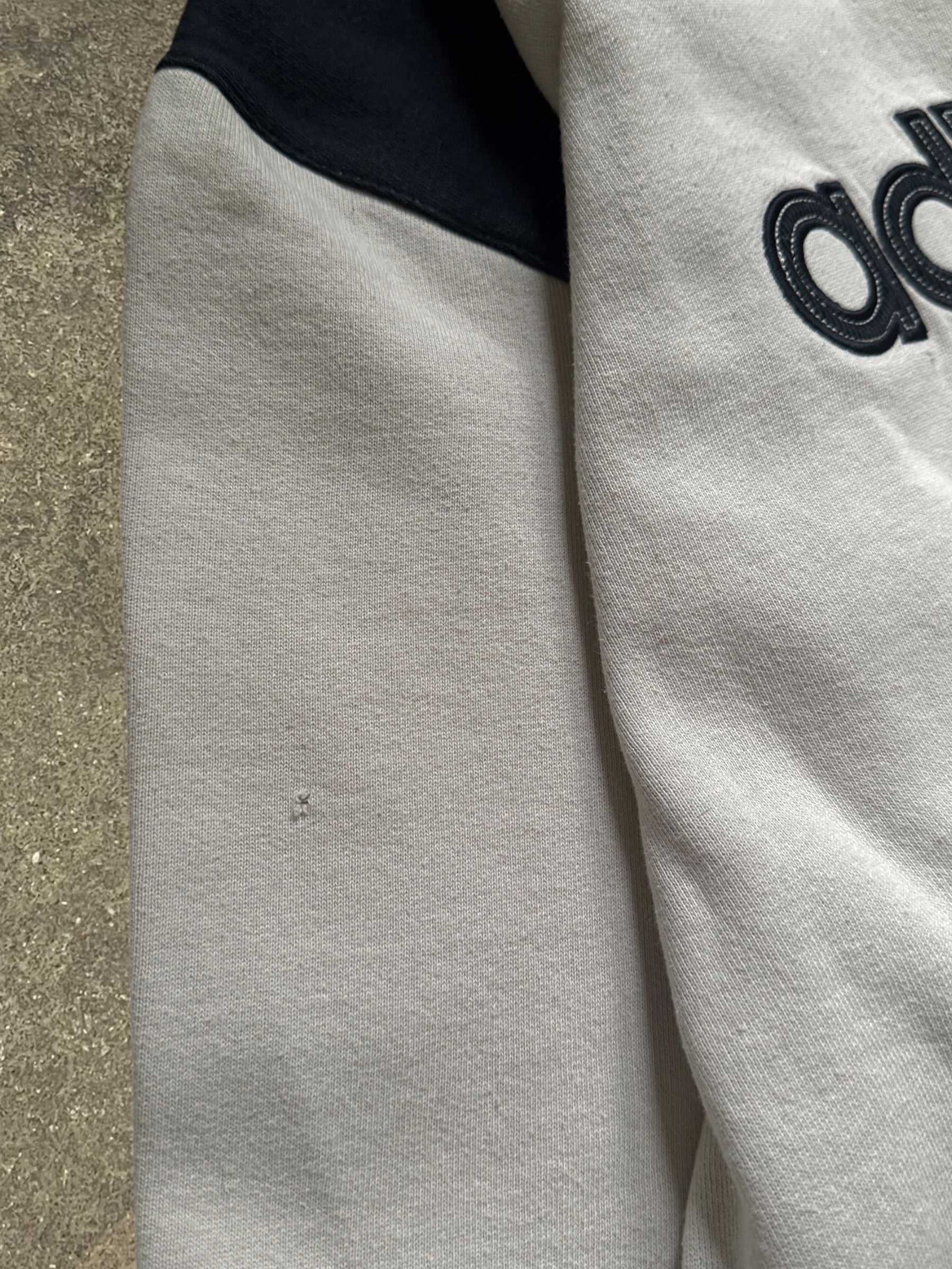 VINTAGE 00S ADIDAS SWEATSHIRT