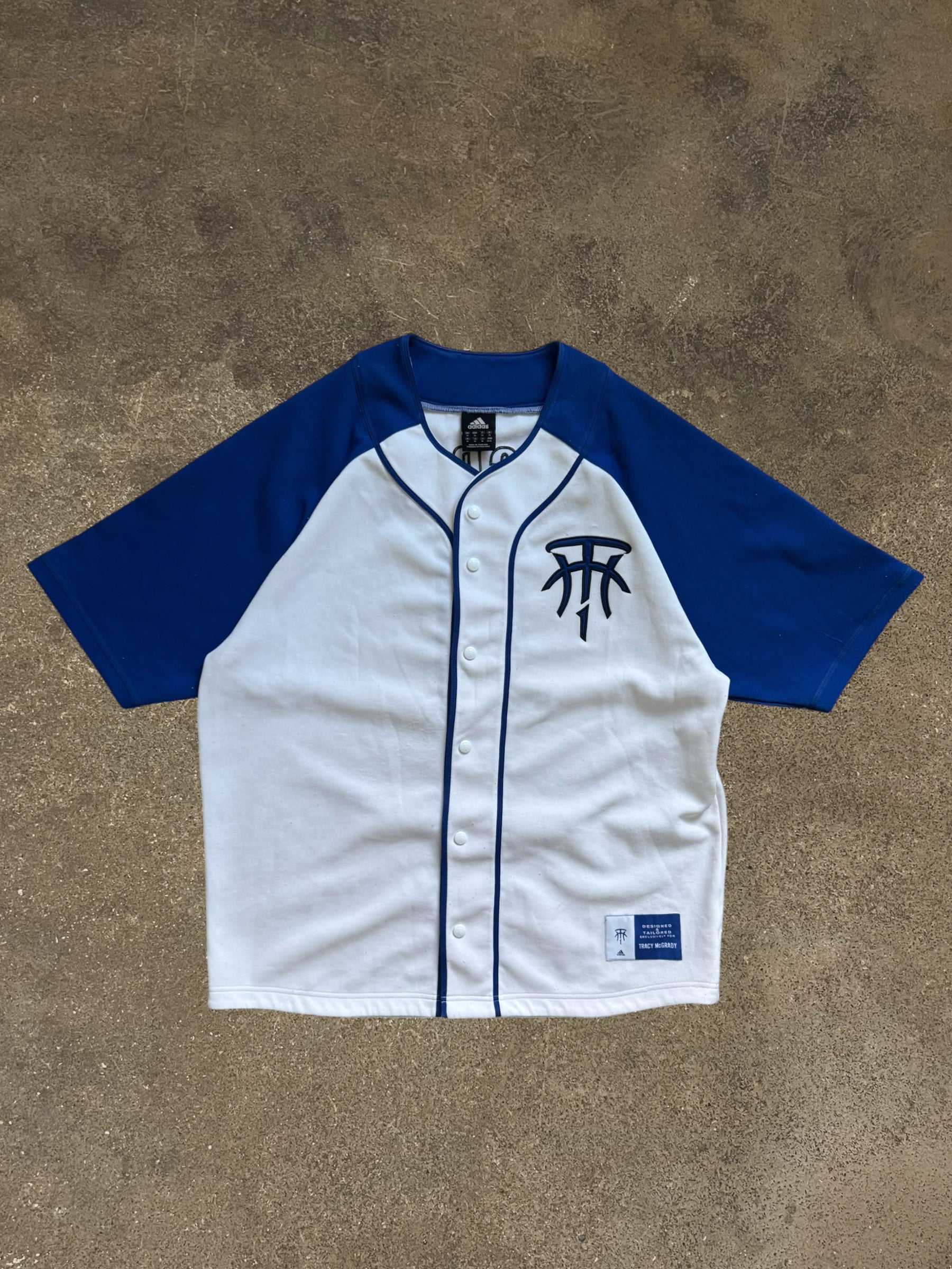 VINTAGE 00S ADIDAS BASKETBALL T-SHIRT