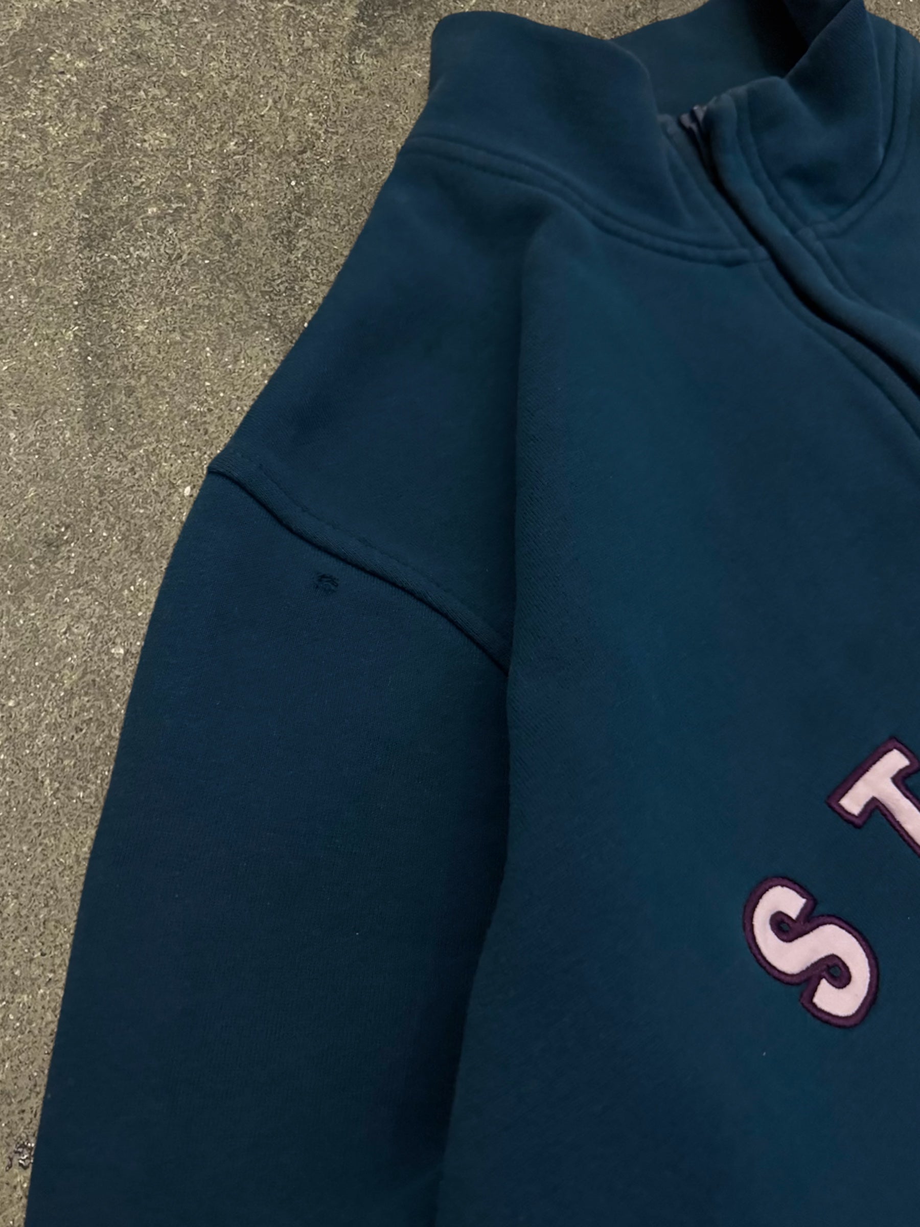 STÜSSY QUARTER ZIP SWEATSHIRT