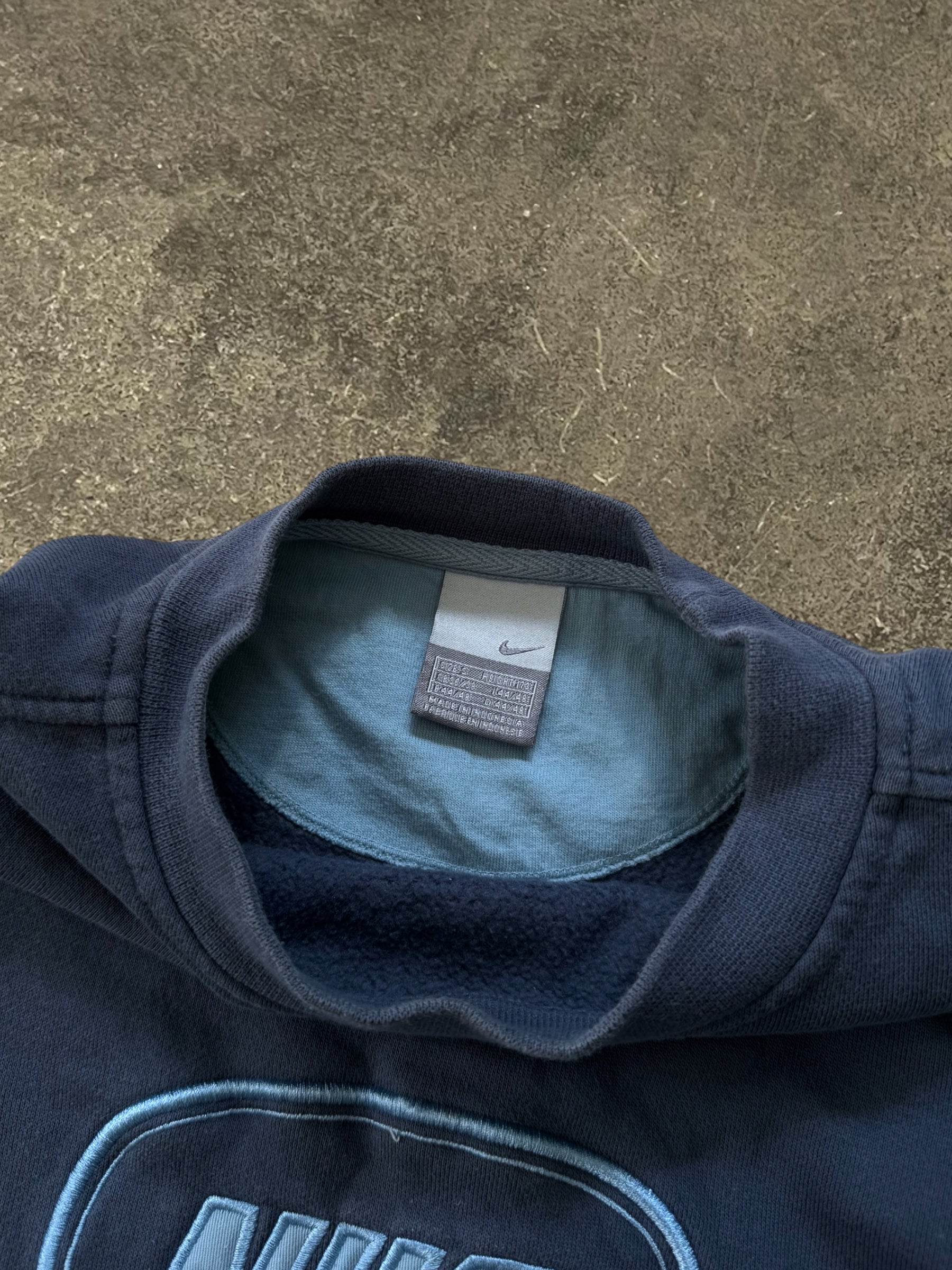 VINTAGE 00S NIKE NAVY SPELL OUT SWEATSHIRT