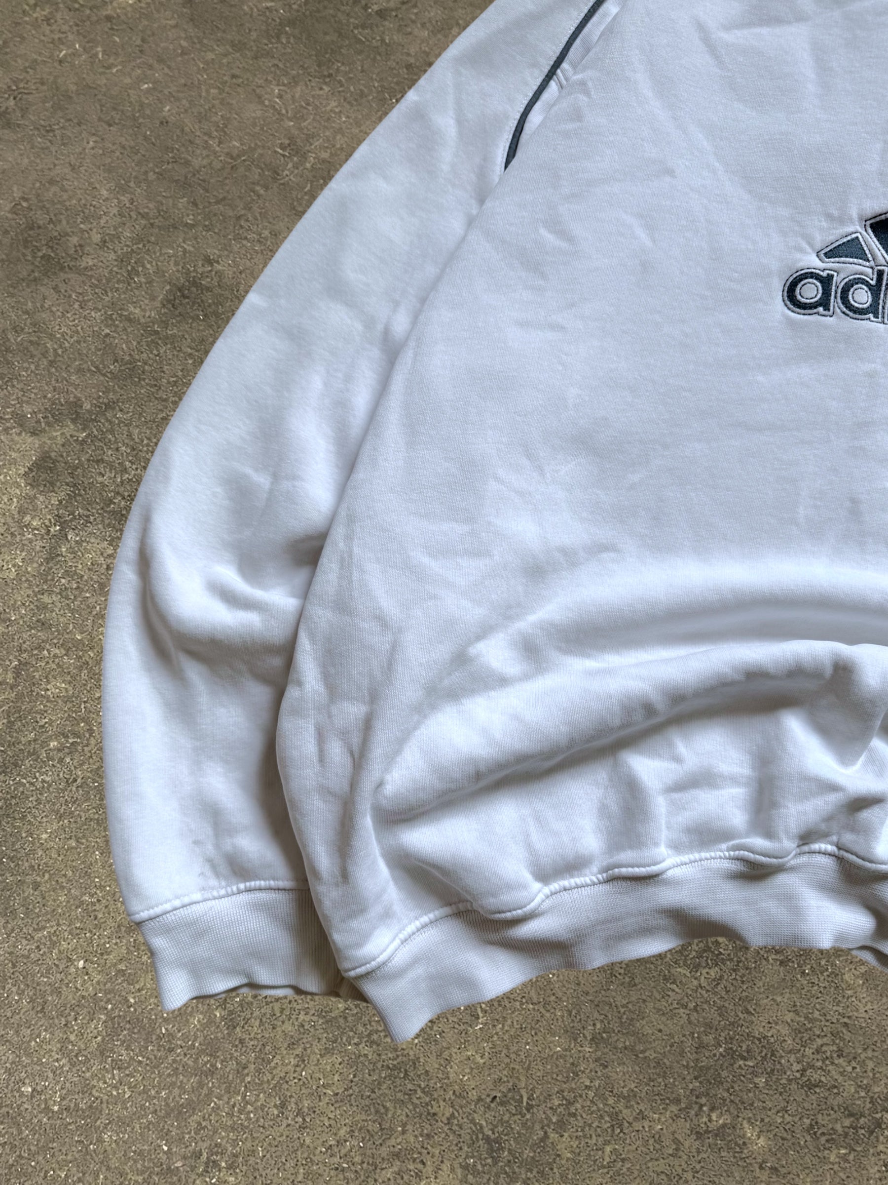 VINTAGE 00S ADIDAS SWEATSHIRT