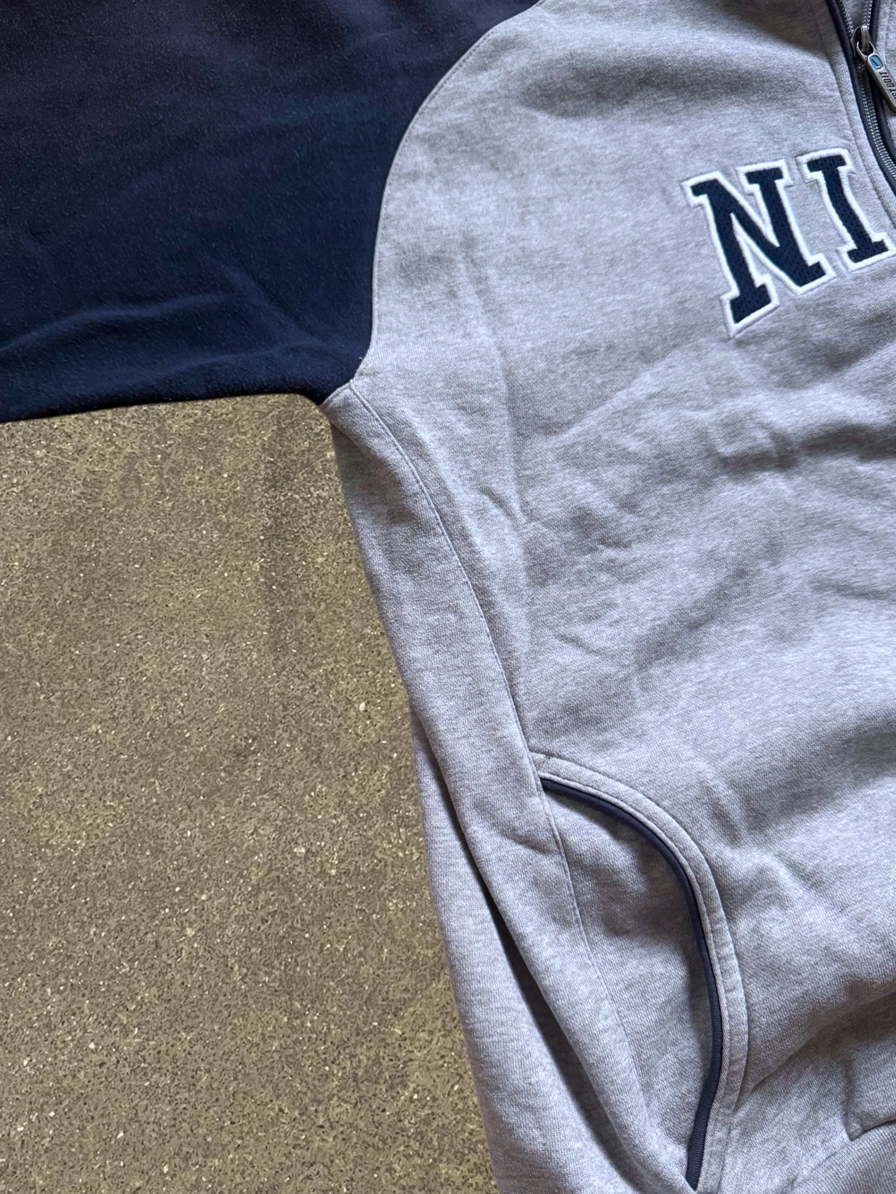 VINTAGE 00S NIKE SPELLOUT LOGO HOODIE