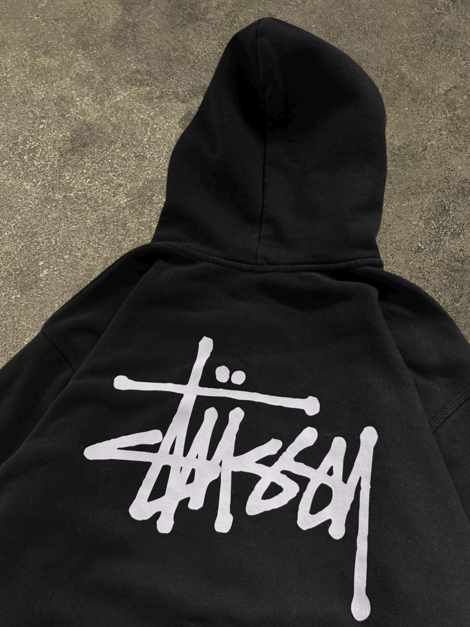 STÜSSY BLACK BASIC LOGO ZIP-UP HOODIE