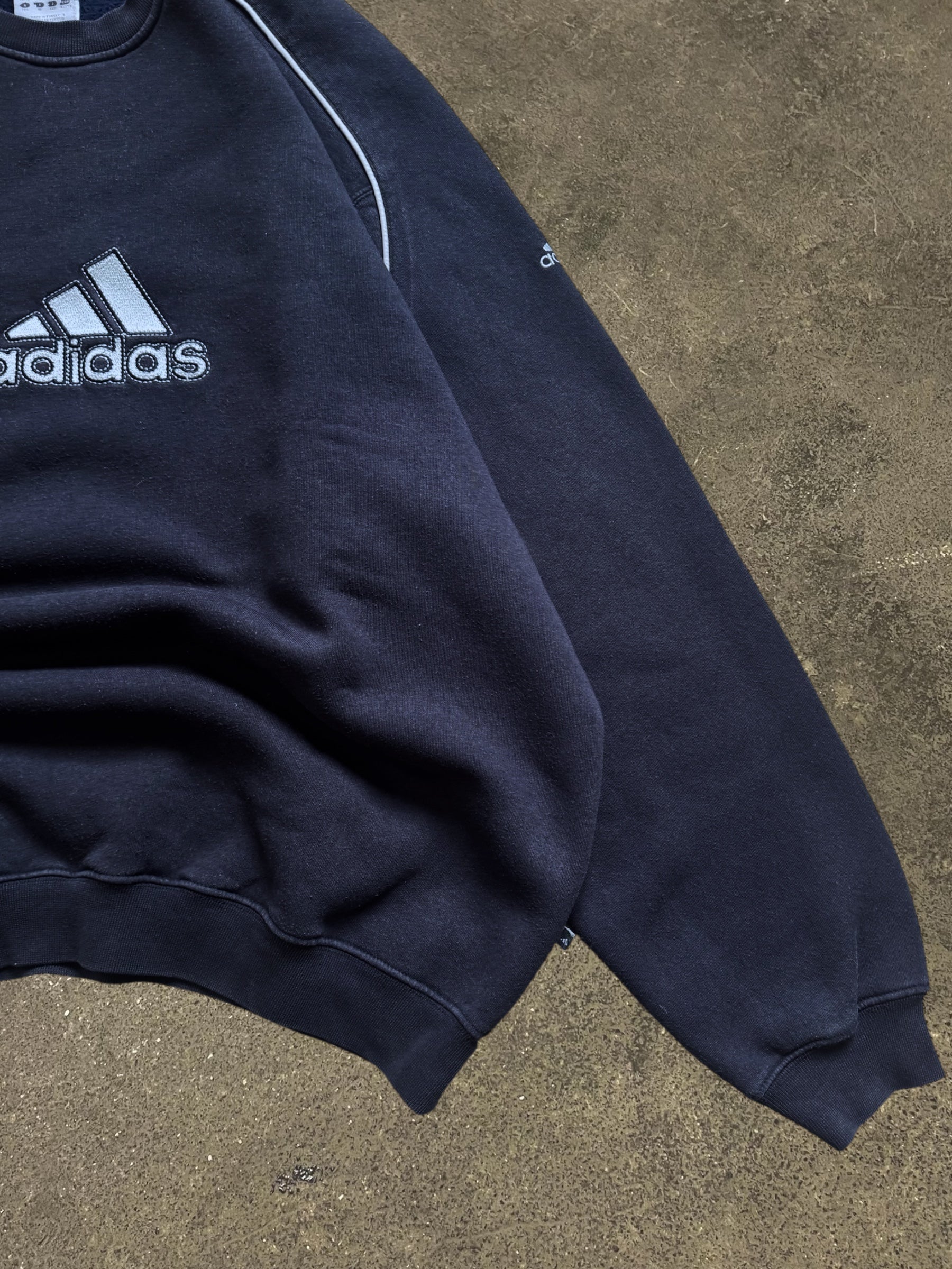VINTAGE 00S ADIDAS SWEATSHIRT