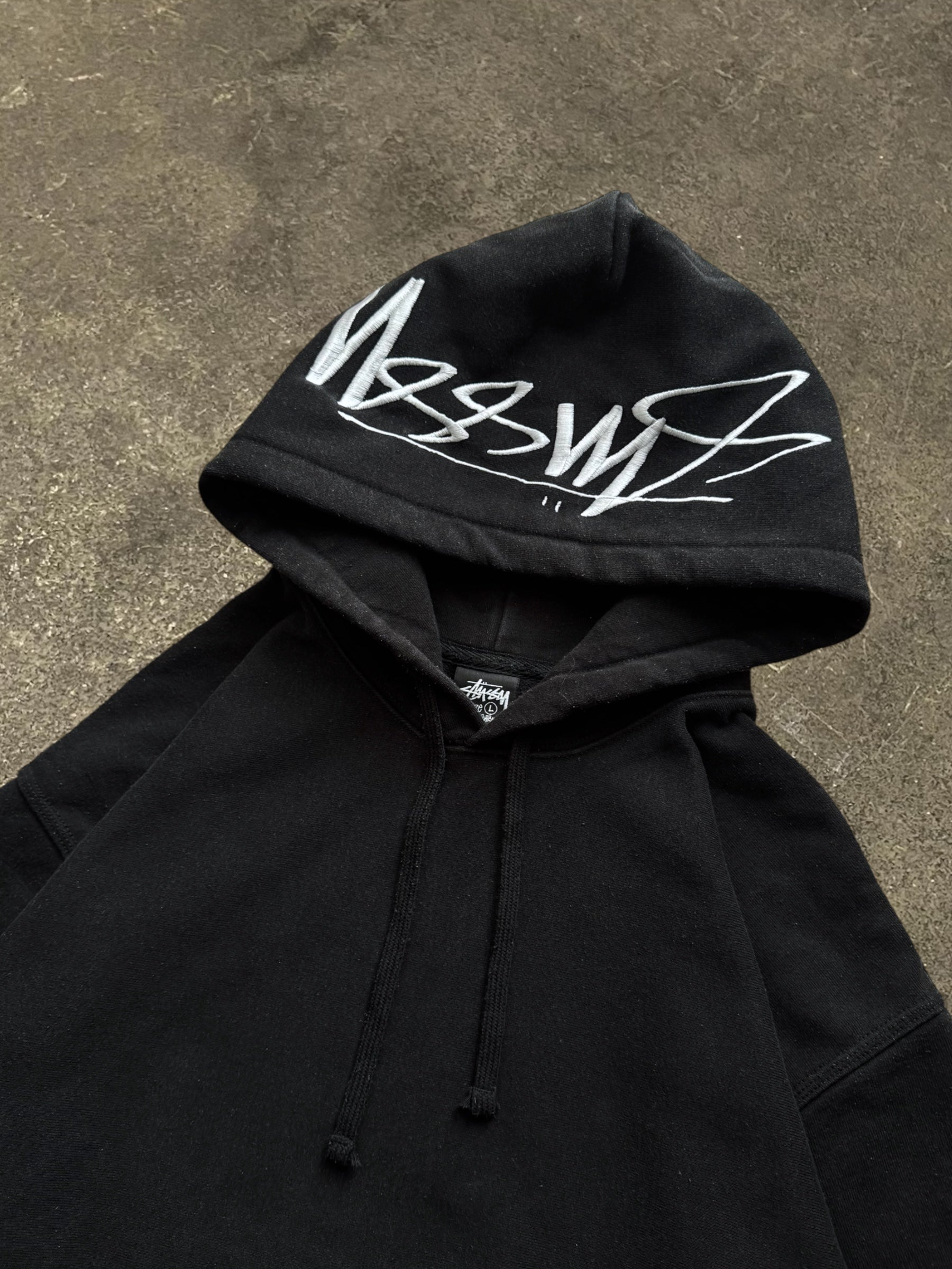 STÜSSY BLACK BACK HOOD APPLIQUE HOODIE