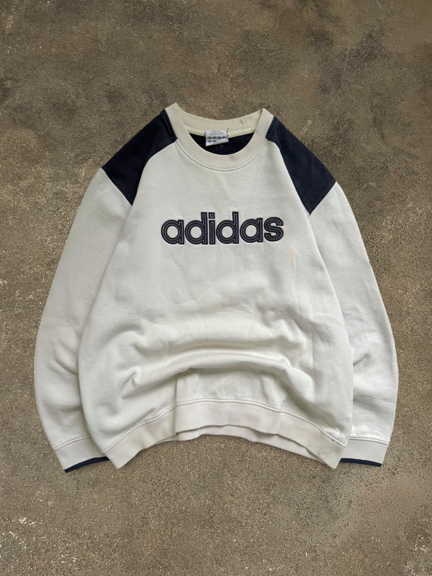 VINTAGE 00S ADIDAS SWEATSHIRT