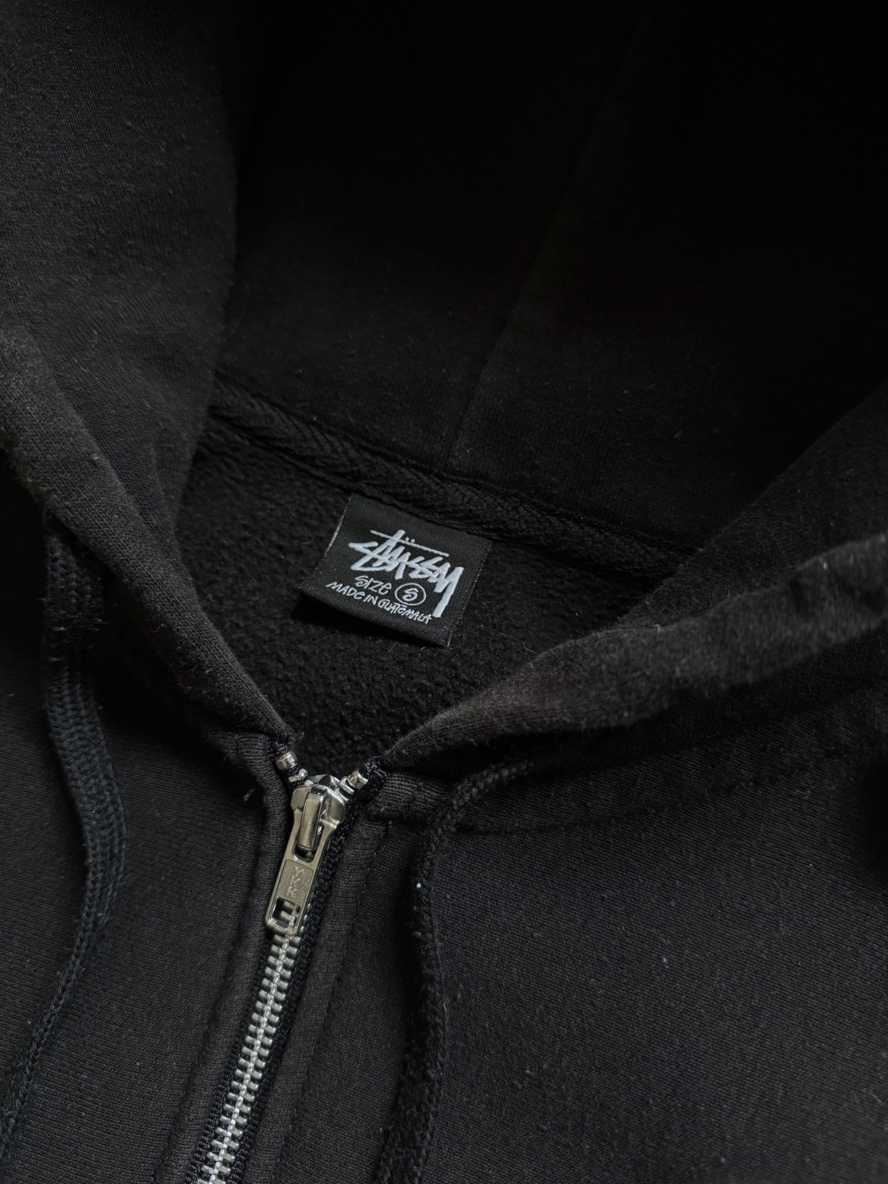 STÜSSY BASIC LOGO ZIP-UP HOODIE