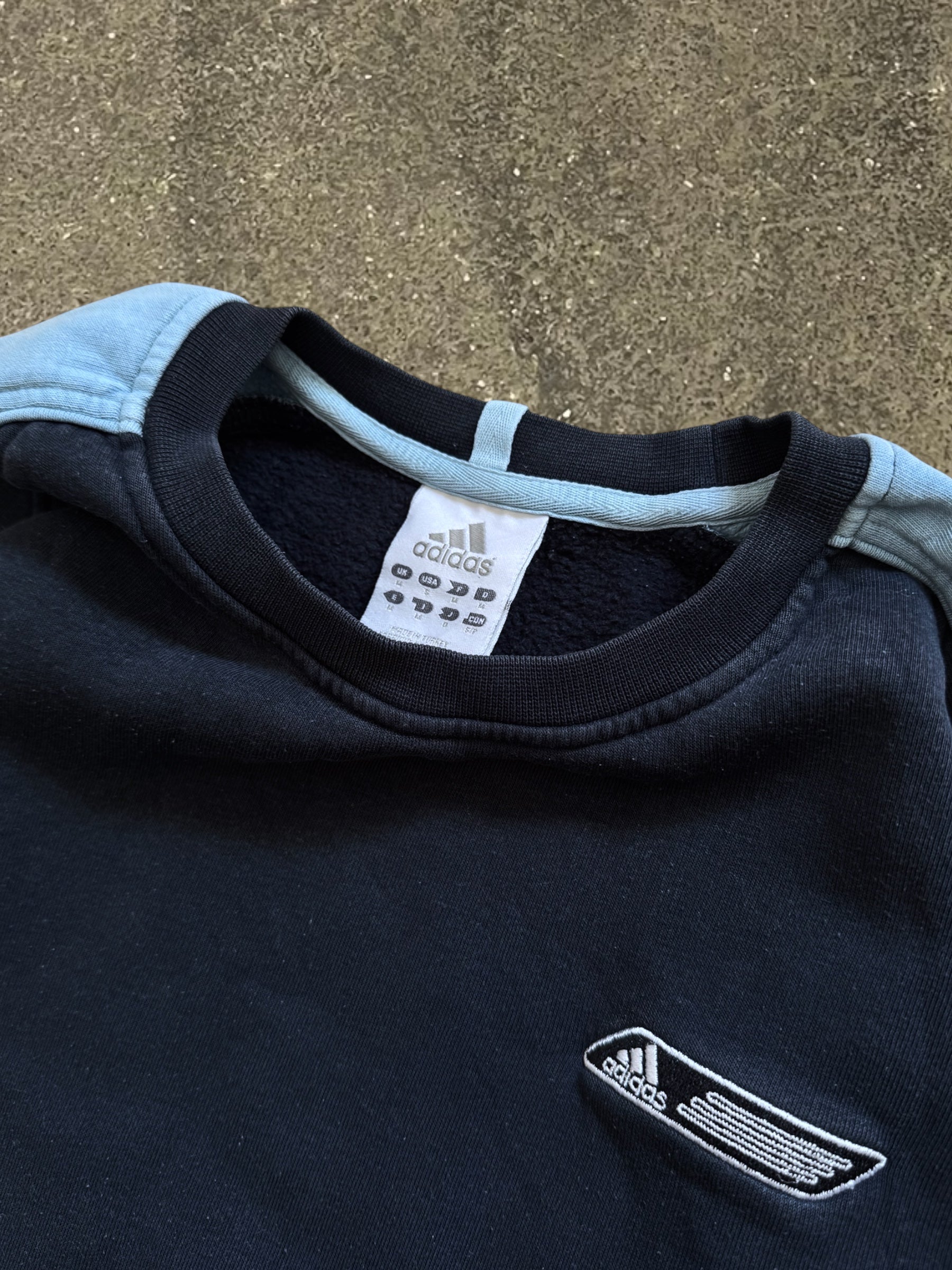 VINTAGE 00S ADIDAS SWEATSHIRT