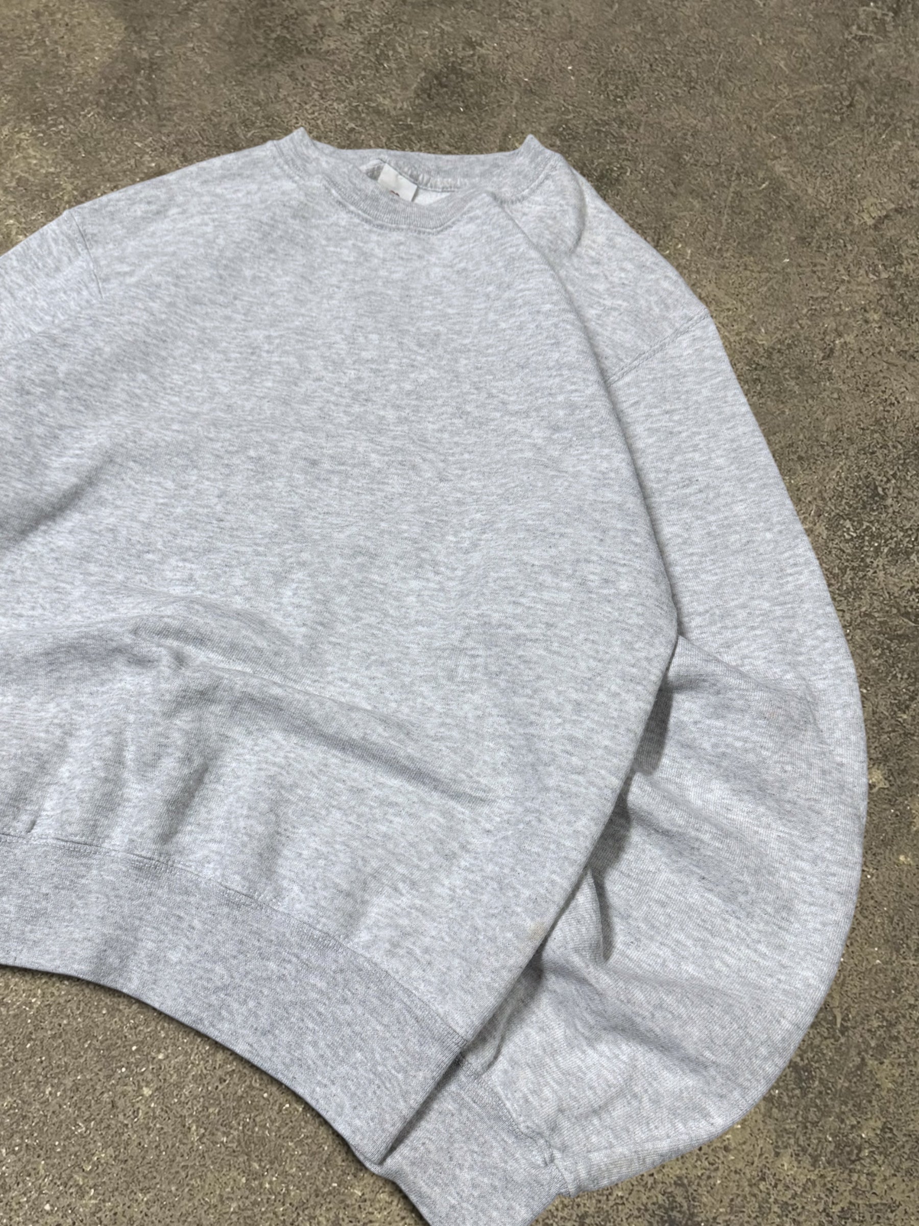 FRUIT OF THE LOOM GREY SWEATSHIRT