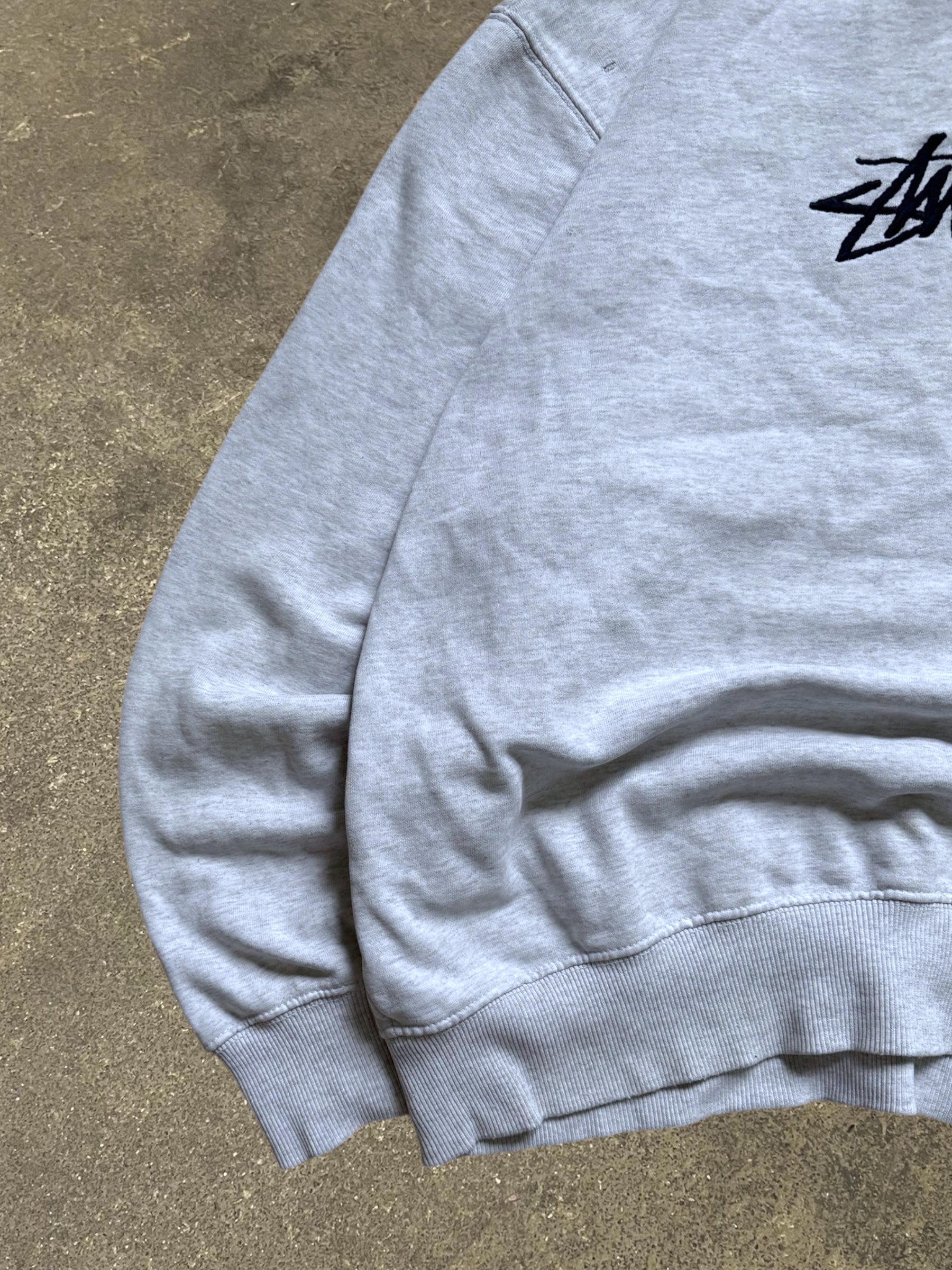 STÜSSY EMBROIDERED STOCK LOGO SWEATSHIRT
