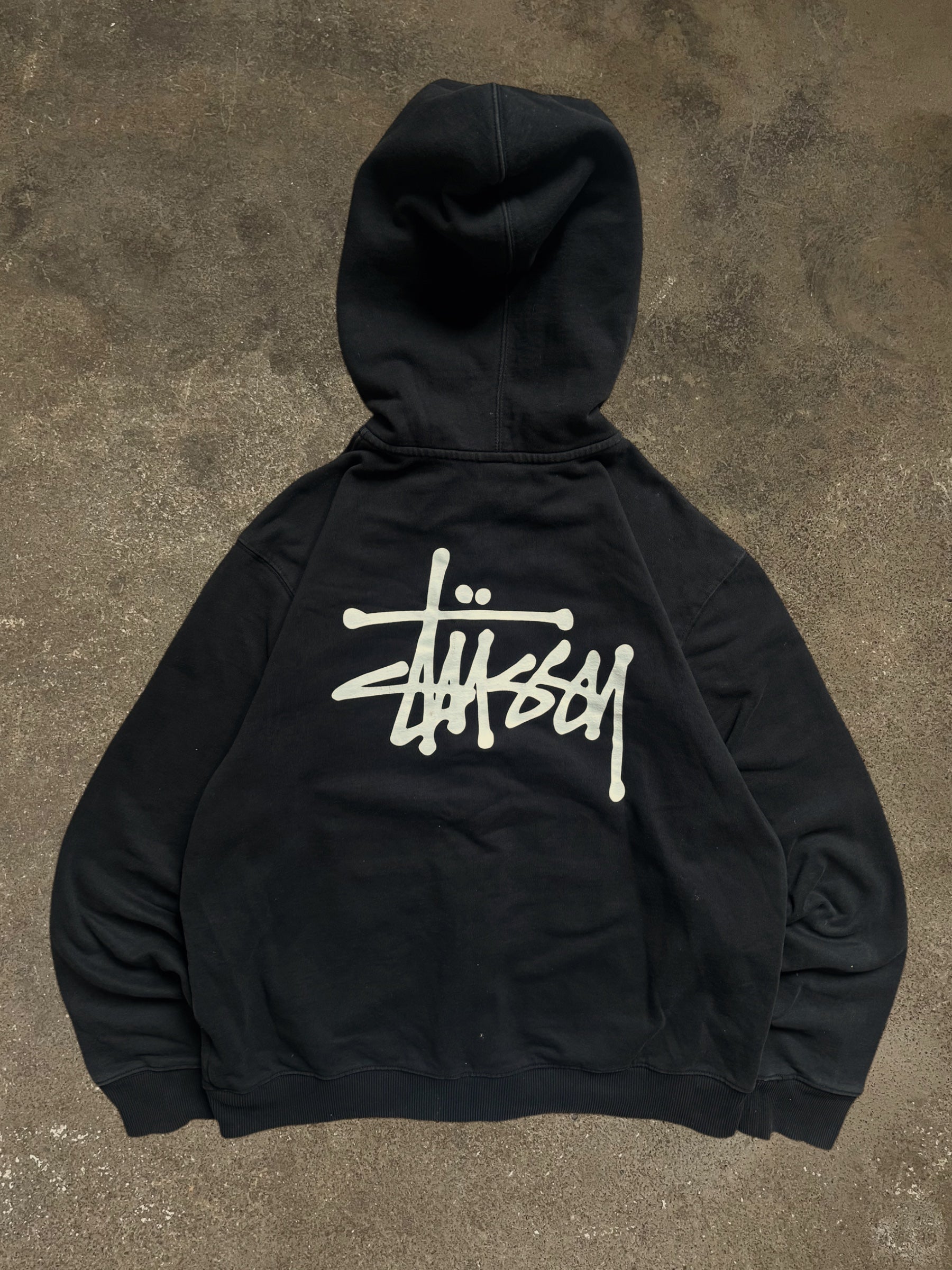STÜSSY BLACK BASIC LOGO ZIP-UP HOODIE