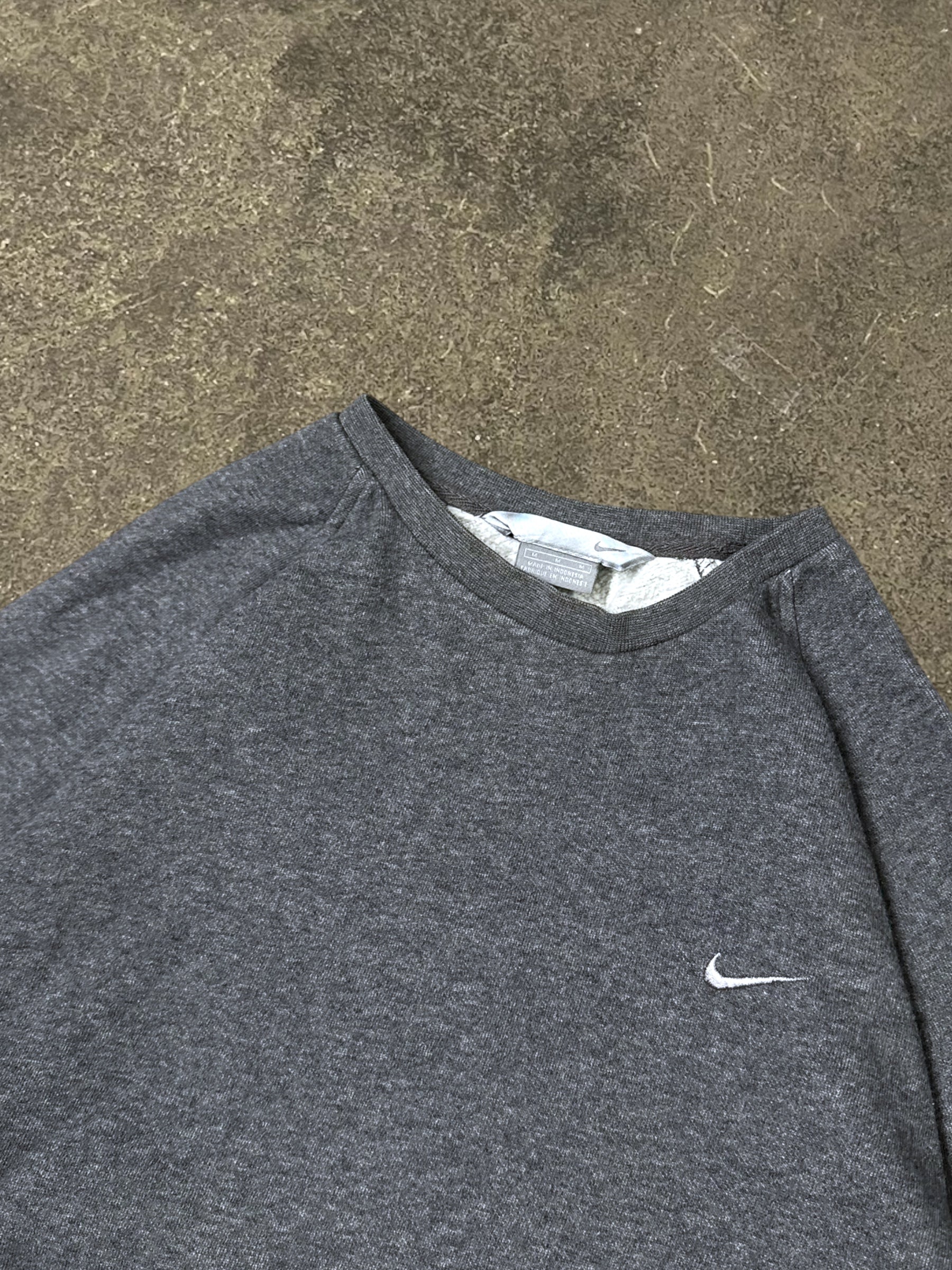 VINTAGE 00S NIKE SWEATSHIRT
