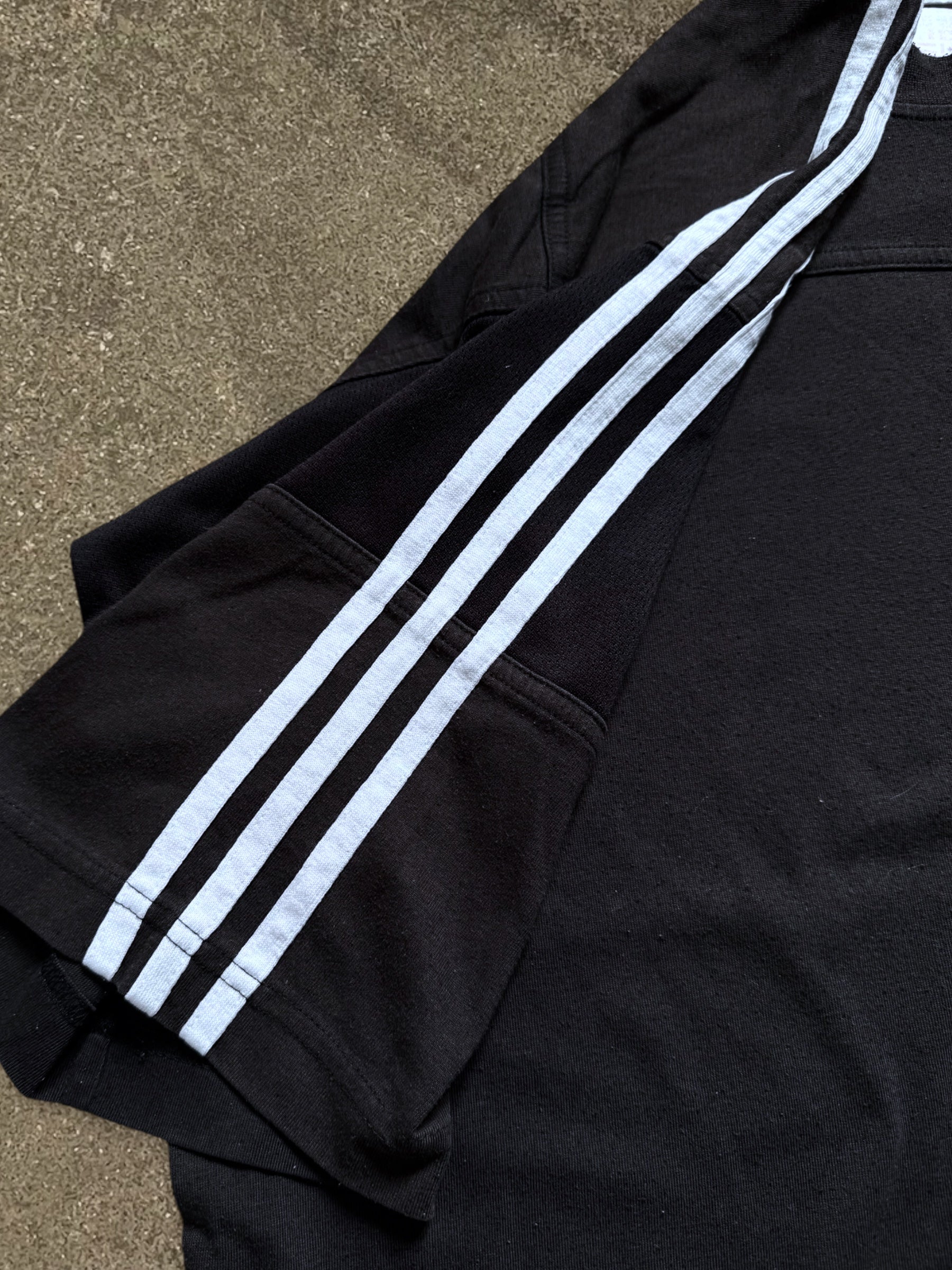 VINTAGE 90S ADIDAS T-SHIRT