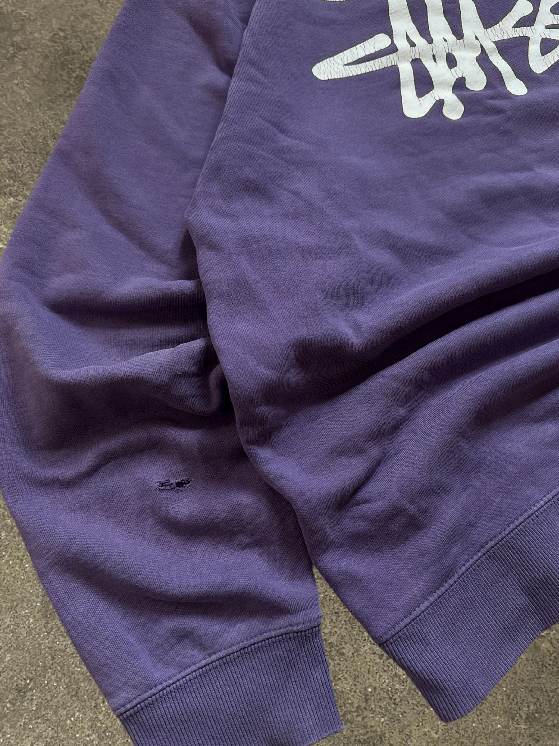STÜSSY VIOLET BASIC LOGO SWEATSHIRT