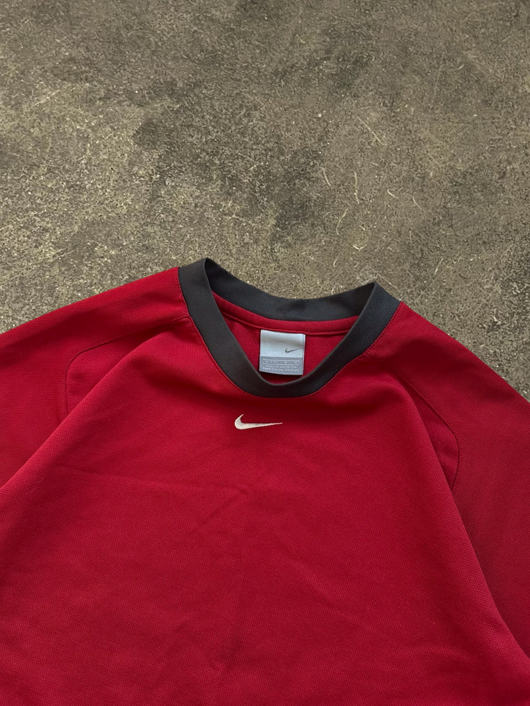 VINTAGE 00S RED NIKE T-SHIRT