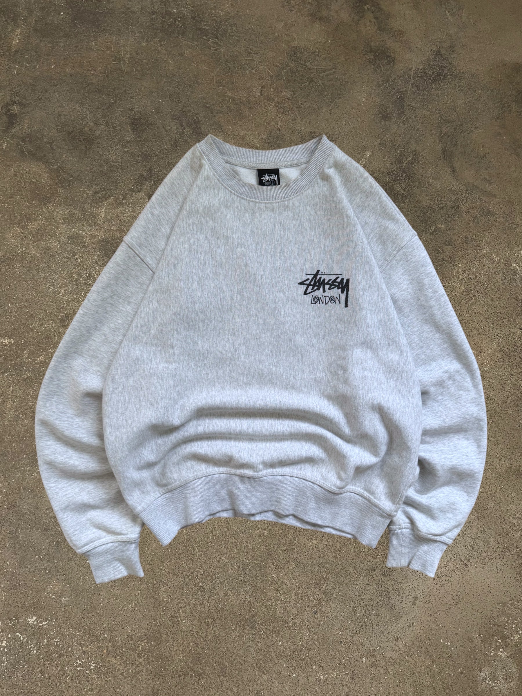 STÜSSY LONDON BASIC LOGO SWEATSHIRT