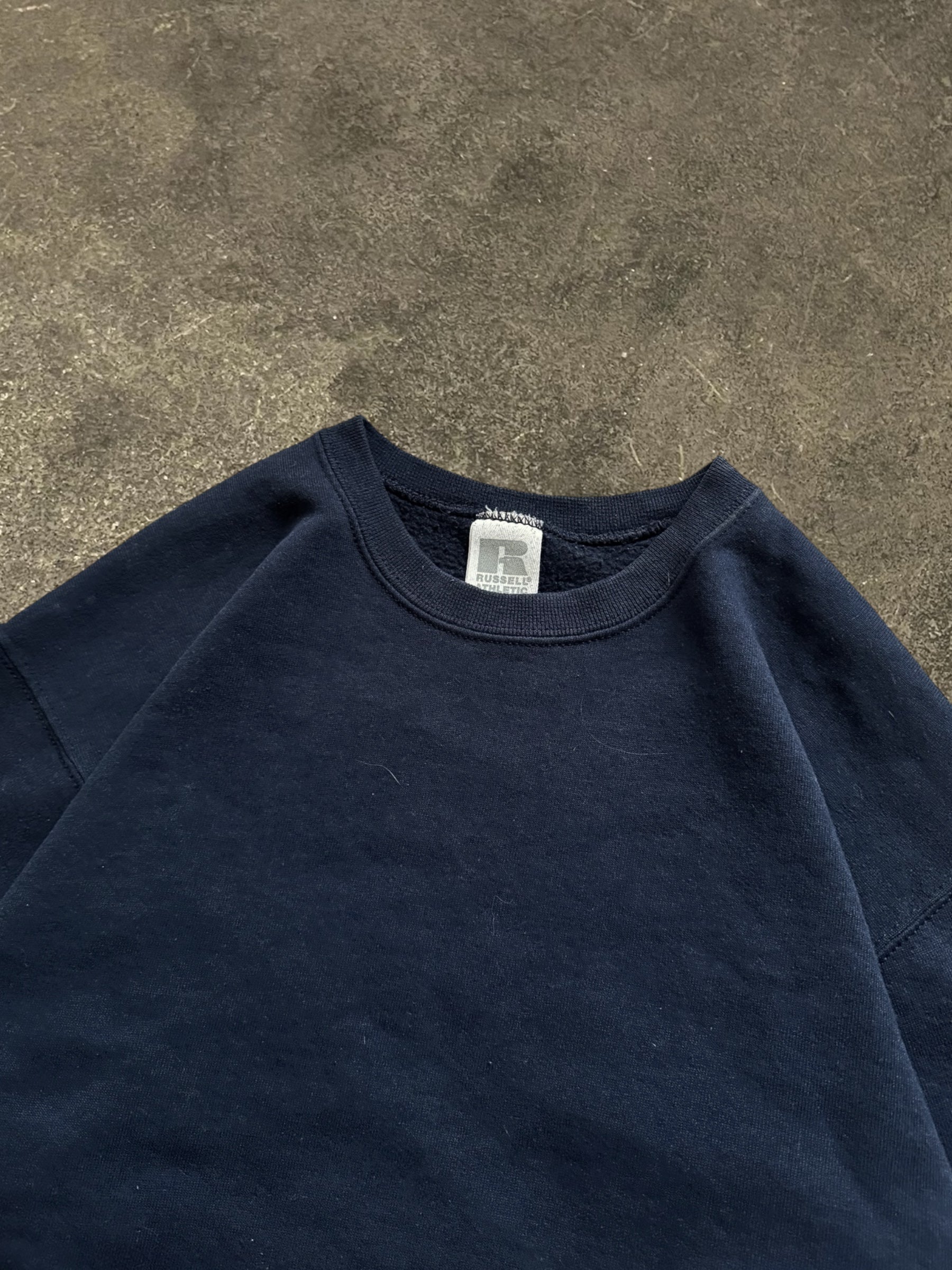 VINTAGE 90S NAVY RUSSELL ATHLETIC BLANK SWEATSHIRT