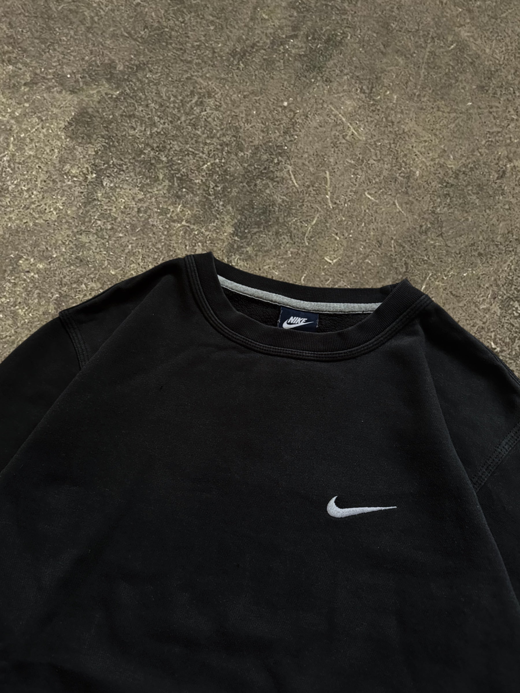 VINTAGE BLACK NIKE SWOOSH SWEATSHIRT